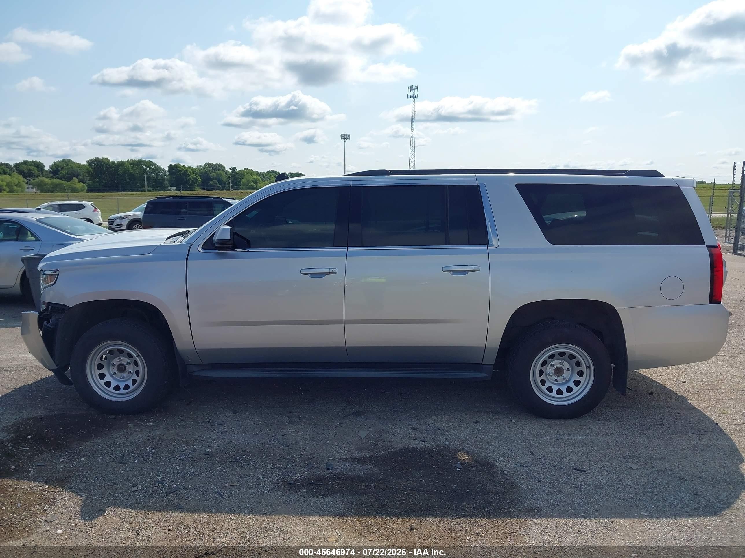 2015 Chevrolet Suburban Lt Silver vin: 1GNSKJKC0FR305705