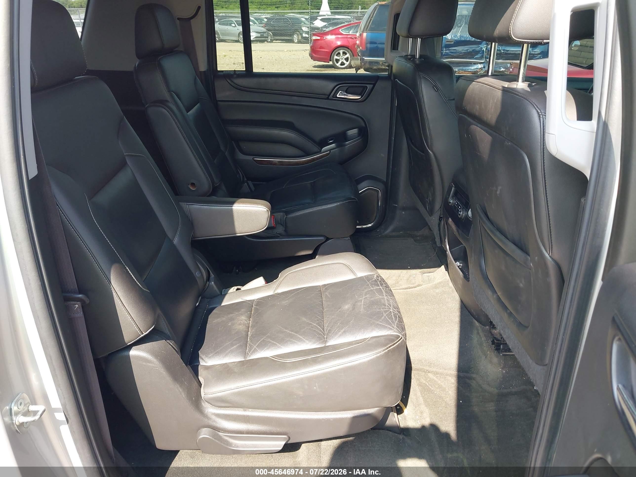 2015 Chevrolet Suburban Lt Silver vin: 1GNSKJKC0FR305705