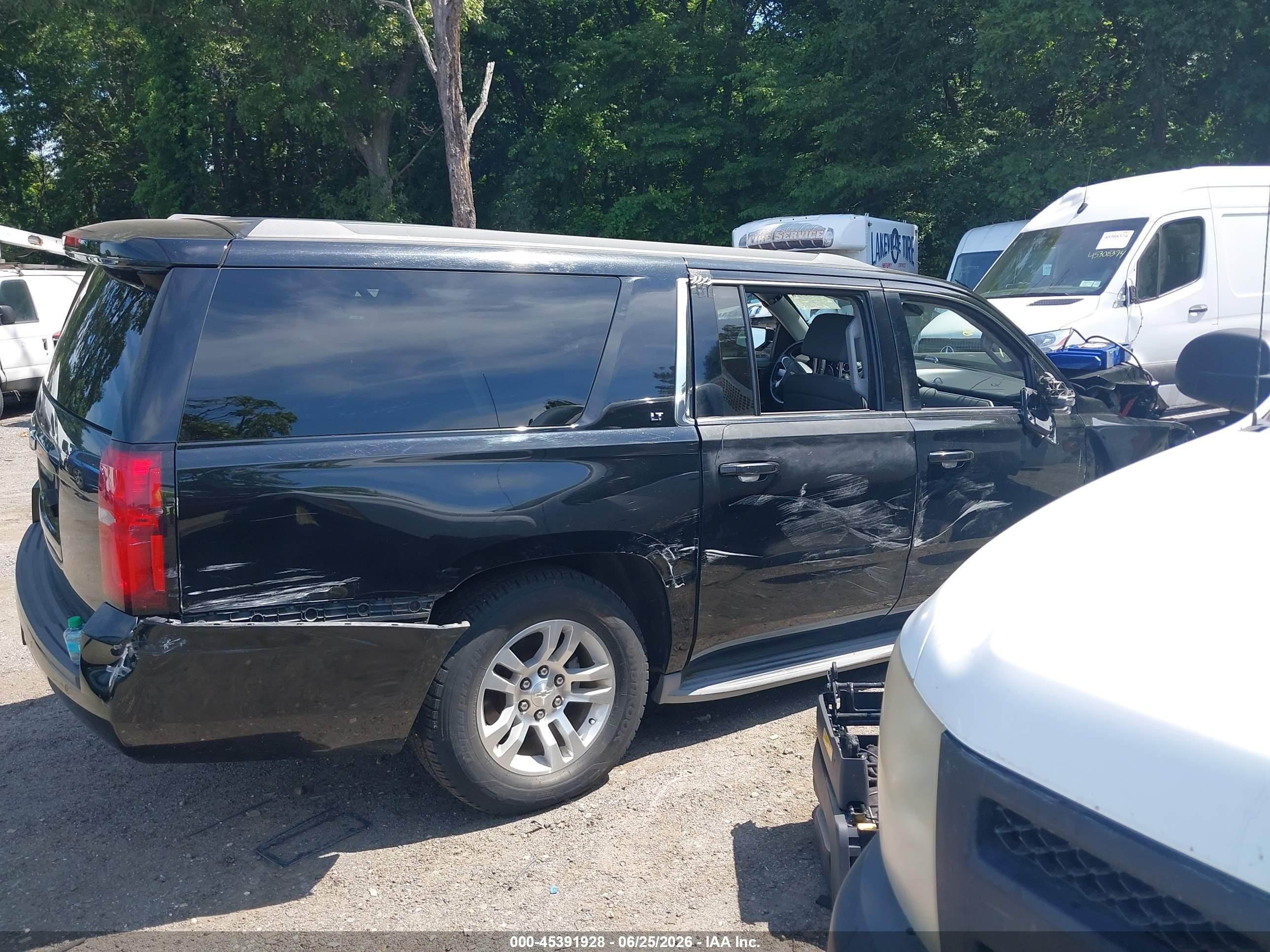 2015 Chevrolet Suburban Lt Black vin: 1GNSKJKC0FR543151