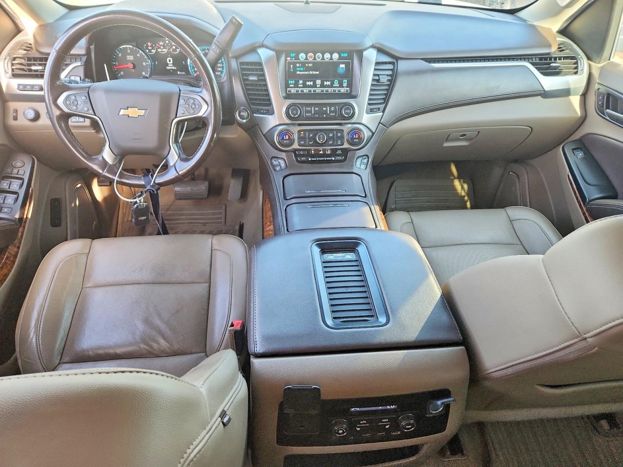 2020 Chevrolet Suburban K1500 Premier White vin: 1GNSKJKC0LR149452
