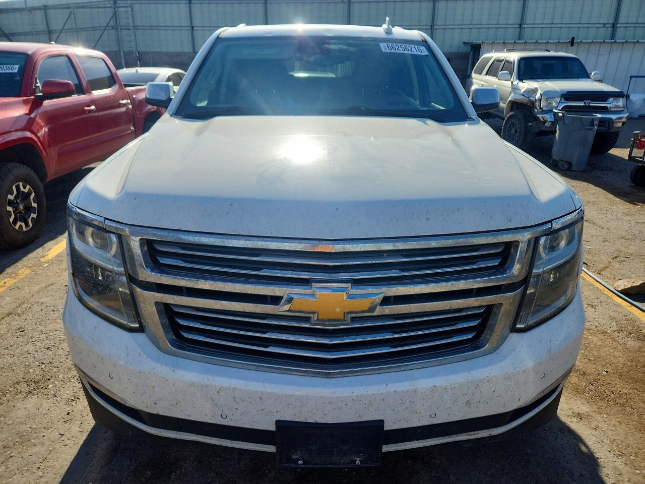 2020 Chevrolet Suburban K1500 Premier White vin: 1GNSKJKC0LR149452