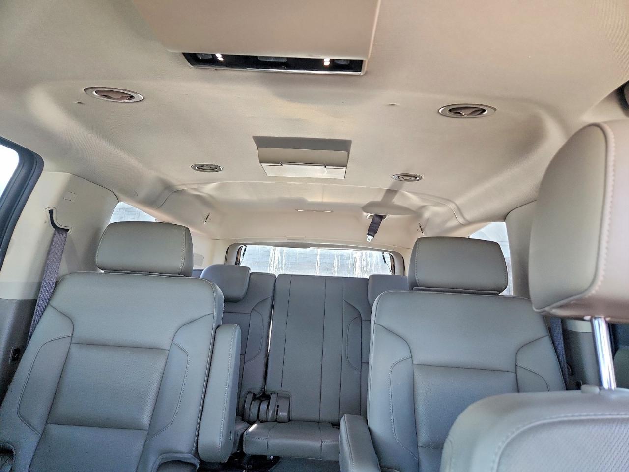 2020 Chevrolet Suburban K1500 Premier White vin: 1GNSKJKC0LR149452