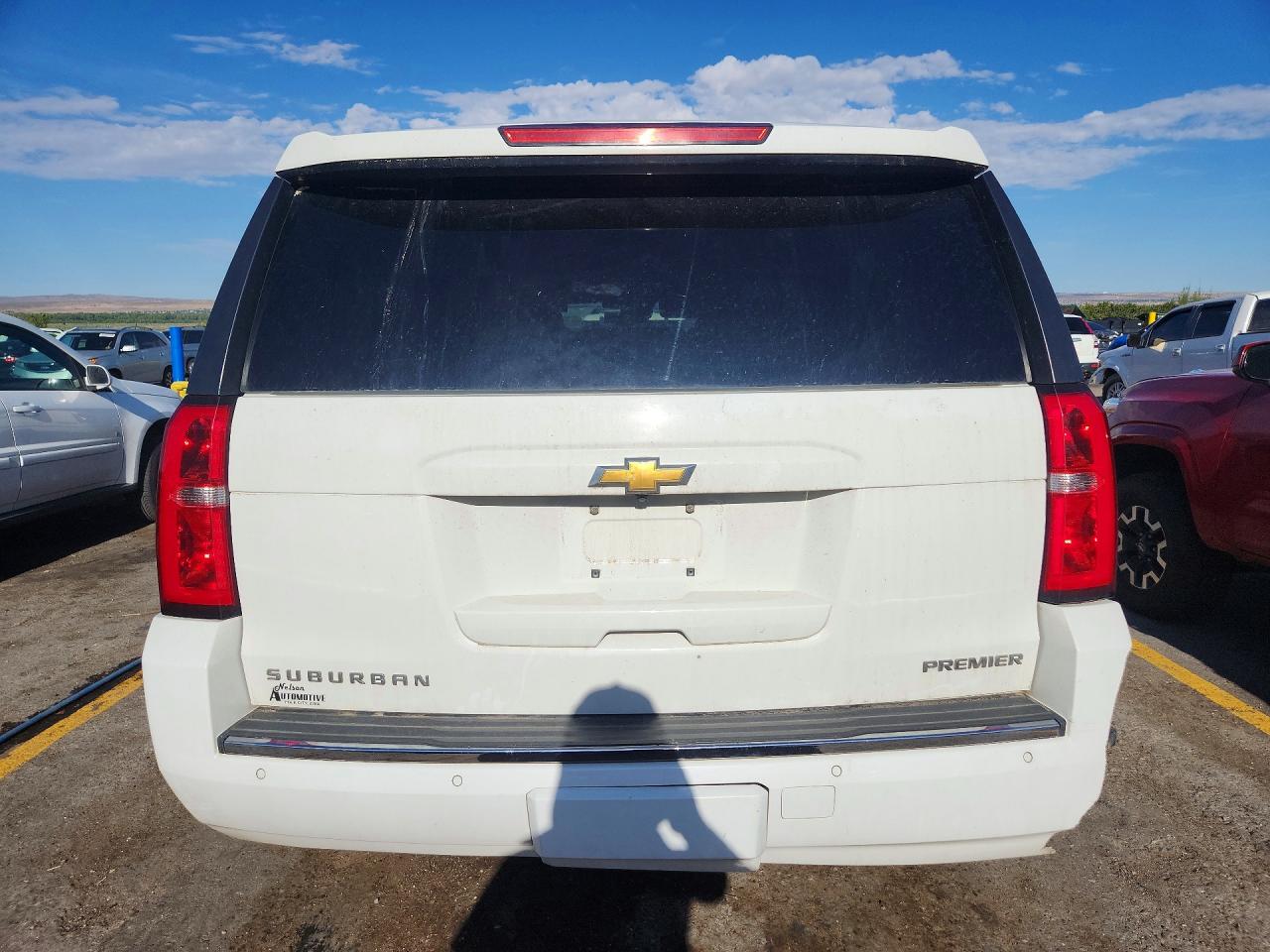 2020 Chevrolet Suburban K1500 Premier White vin: 1GNSKJKC0LR149452