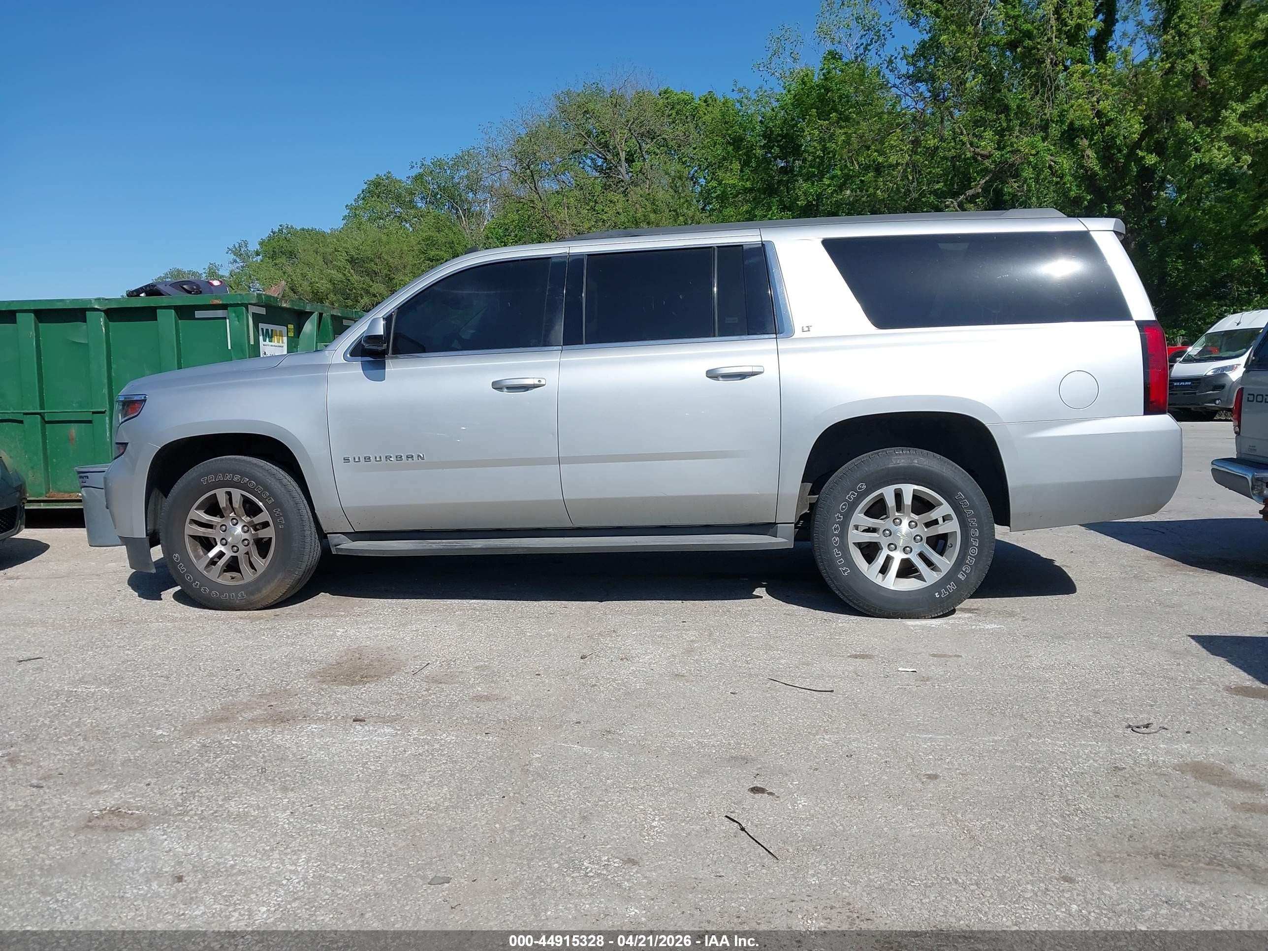 2015 Chevrolet Suburban 1500 Lt Silver vin: 1GNSKJKC1FR265814