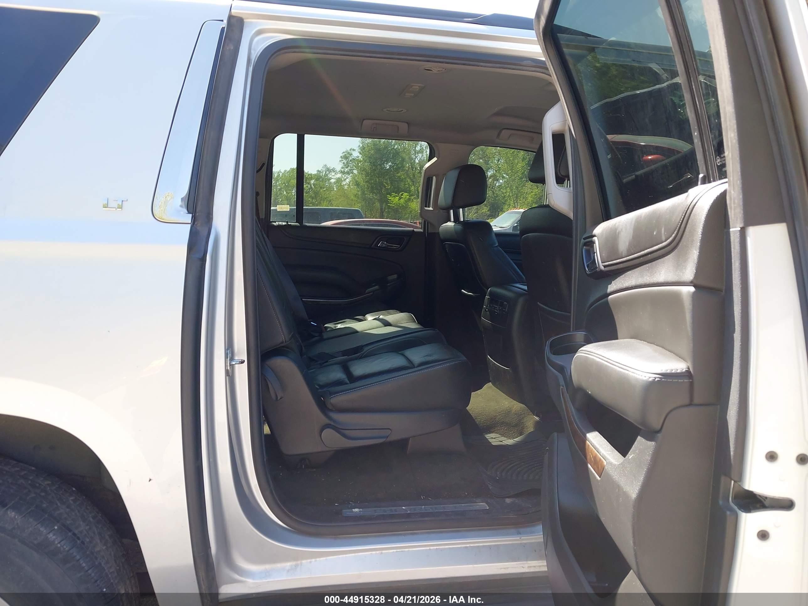 2015 Chevrolet Suburban 1500 Lt Silver vin: 1GNSKJKC1FR265814