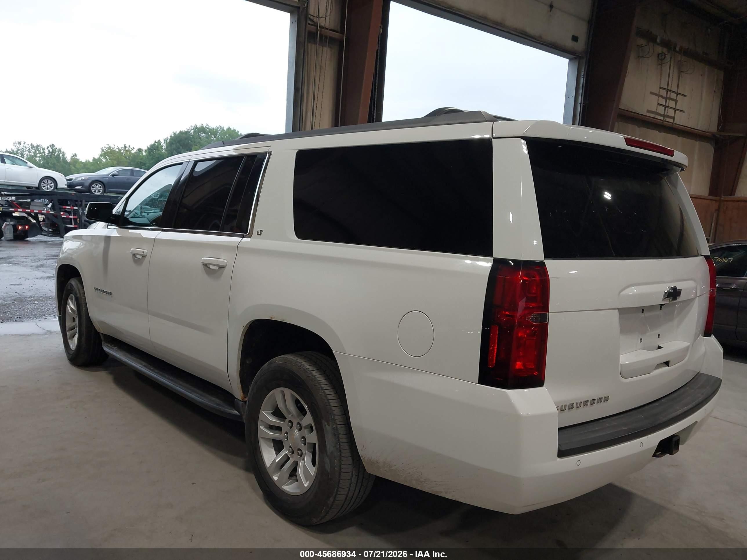 2015 Chevrolet Suburban 1500 Lt Белый vin: 1GNSKJKC1FR569158
