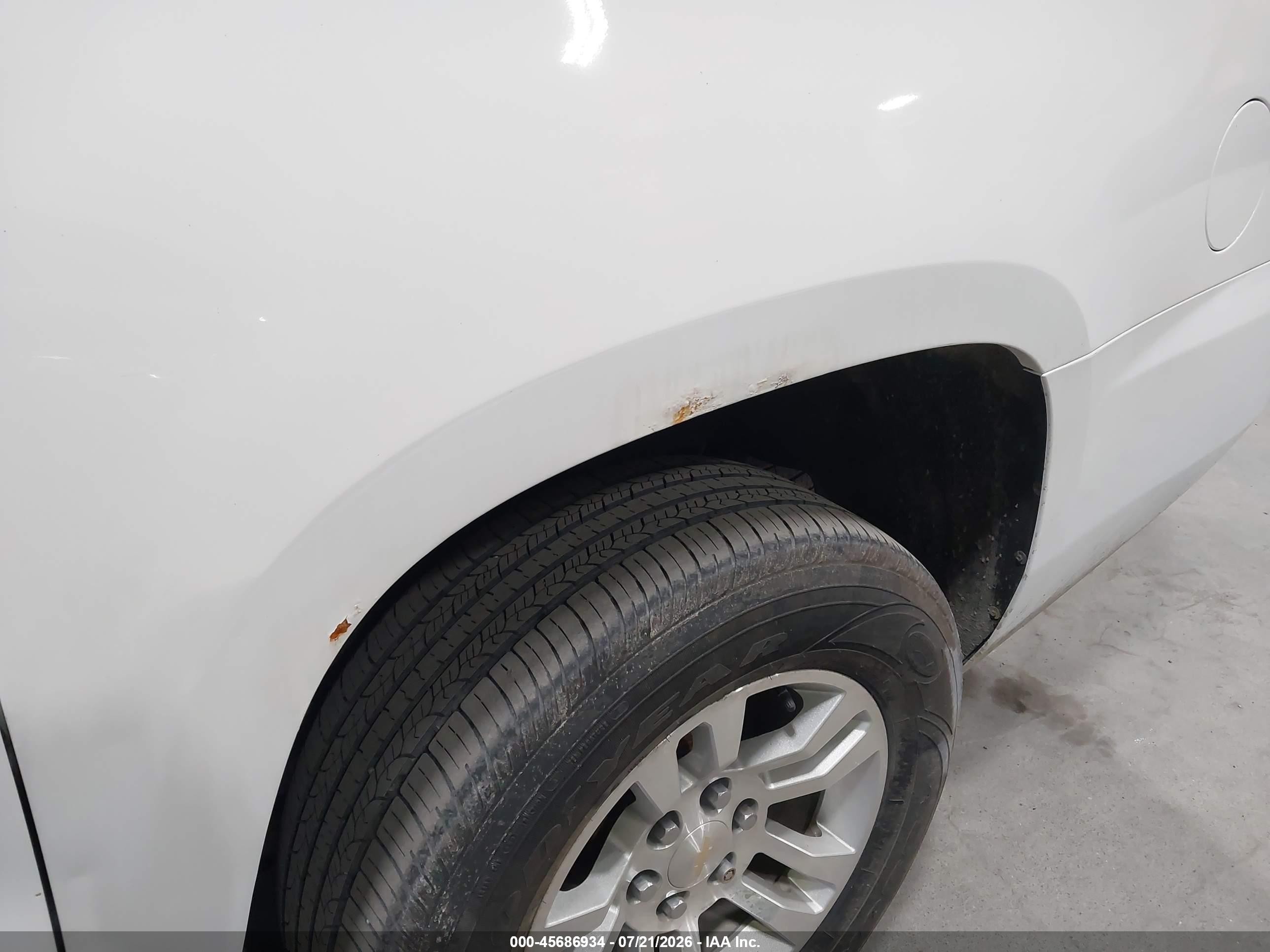 2015 Chevrolet Suburban 1500 Lt Белый vin: 1GNSKJKC1FR569158