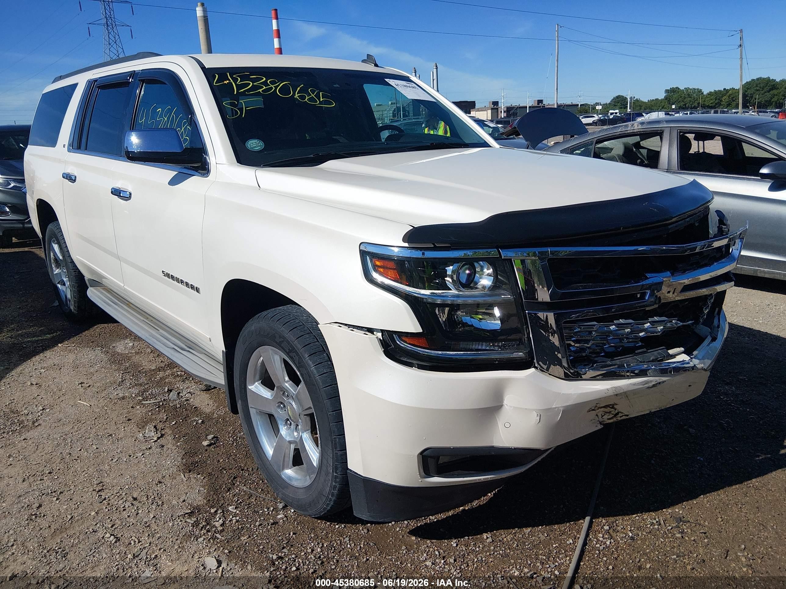 2015 Chevrolet Suburban 1500 Lt White vin: 1GNSKJKC2FR133662