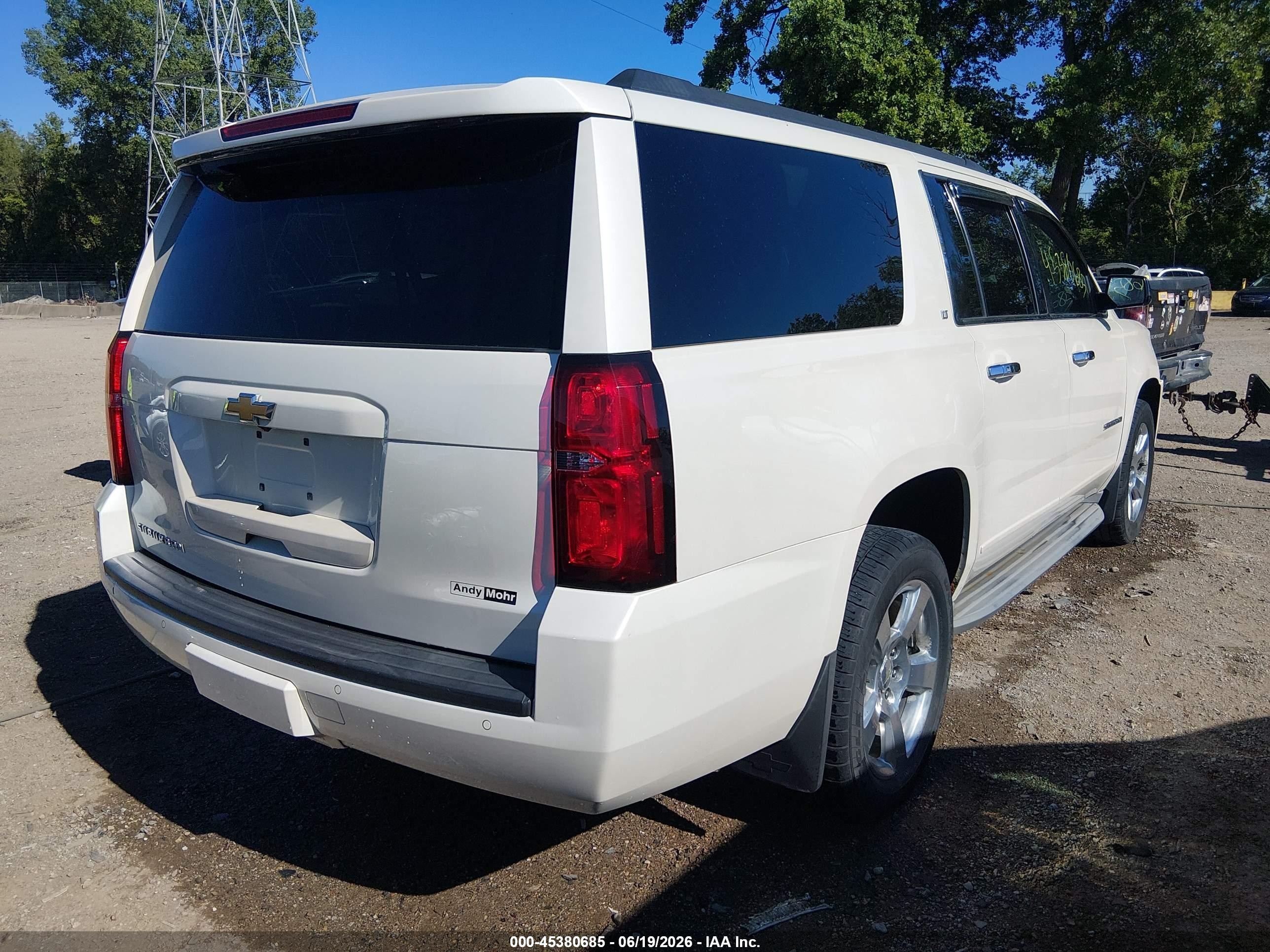 2015 Chevrolet Suburban 1500 Lt White vin: 1GNSKJKC2FR133662