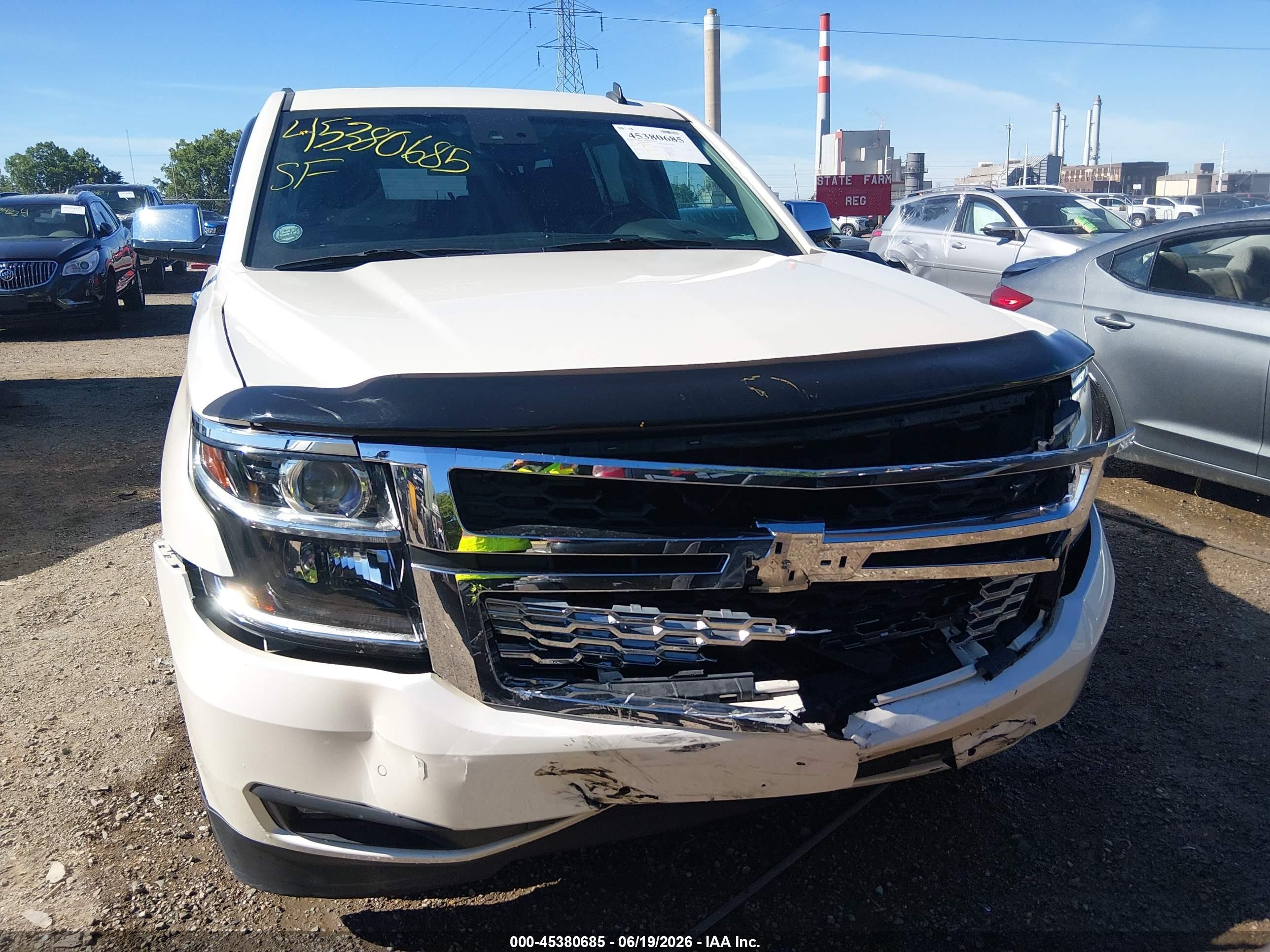 2015 Chevrolet Suburban 1500 Lt White vin: 1GNSKJKC2FR133662