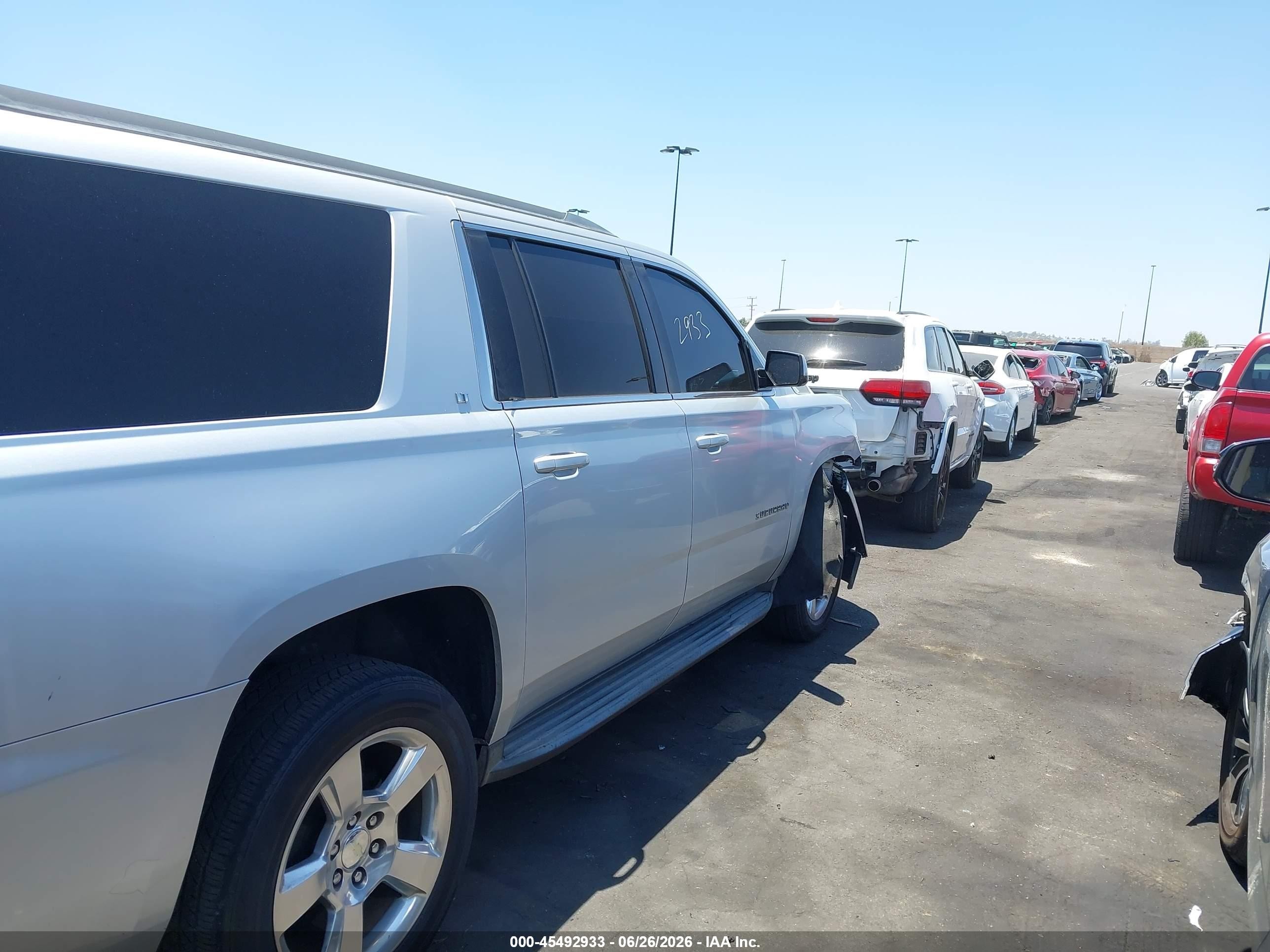 2015 Chevrolet Suburban Lt Silver vin: 1GNSKJKC2FR212779
