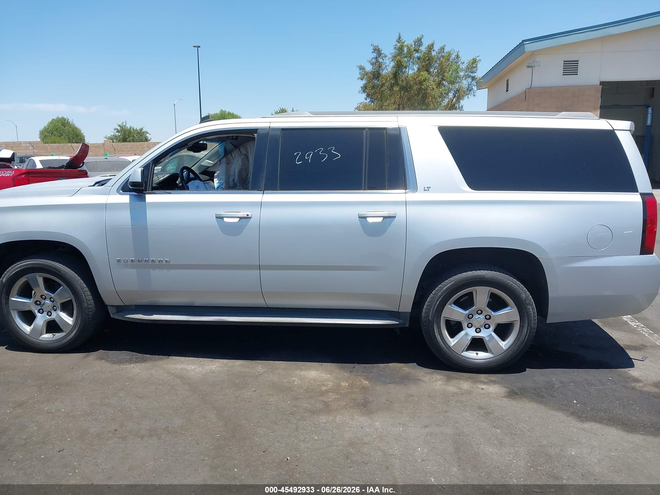 2015 Chevrolet Suburban Lt Silver vin: 1GNSKJKC2FR212779