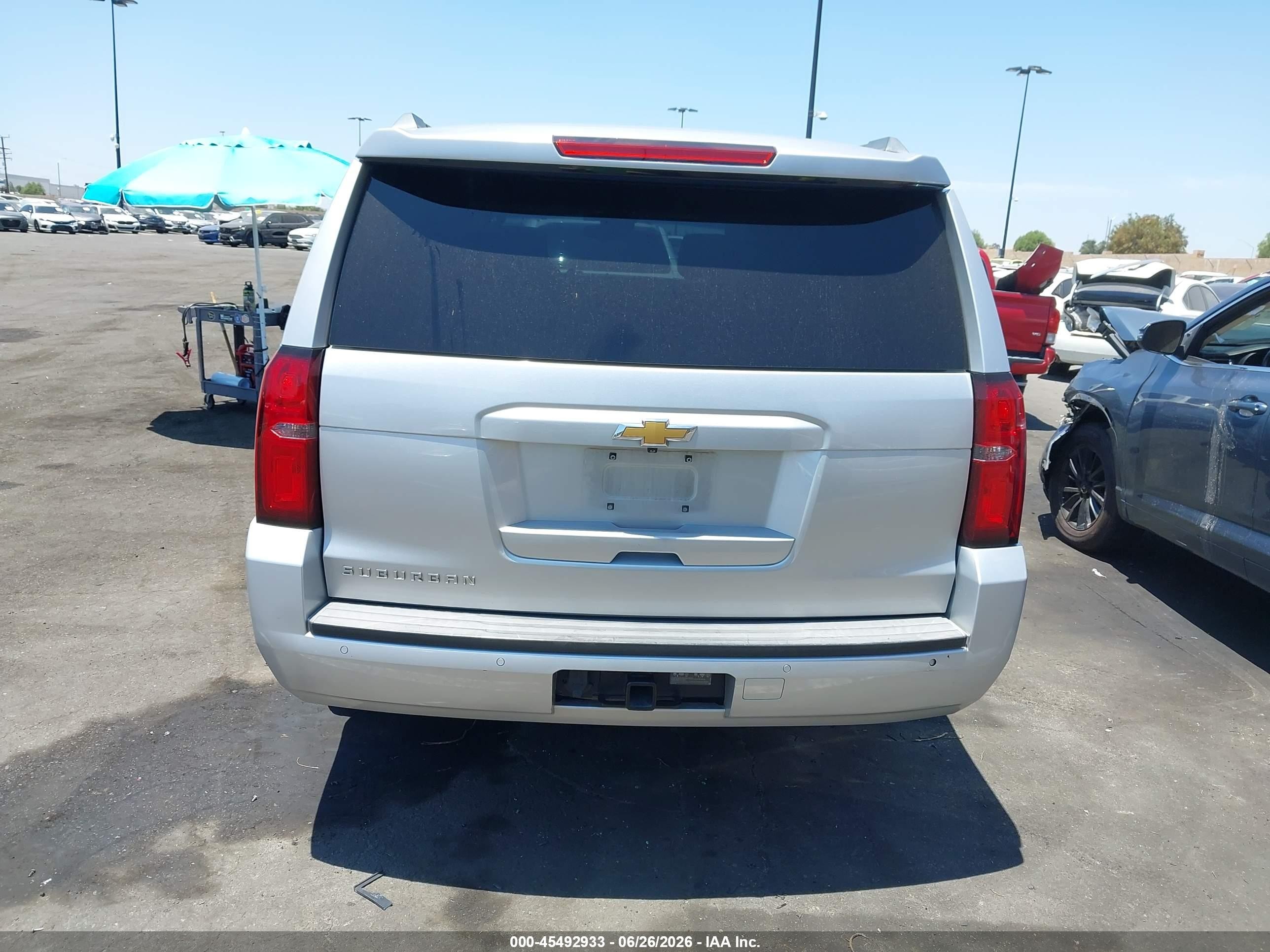 2015 Chevrolet Suburban Lt Silver vin: 1GNSKJKC2FR212779