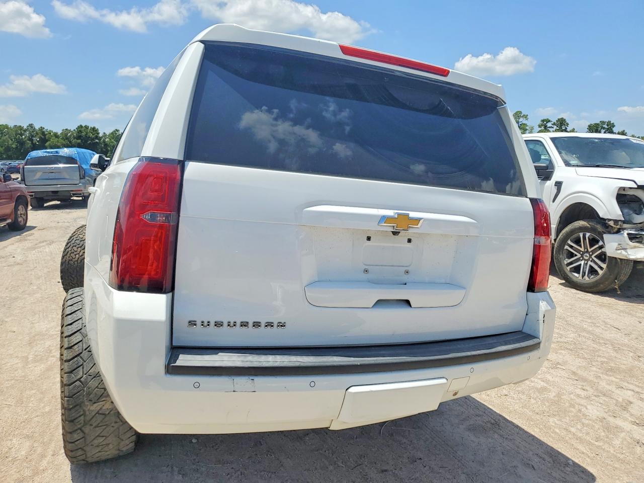 2015 Chevrolet Suburban K1500 Lt White vin: 1GNSKJKC2FR233762