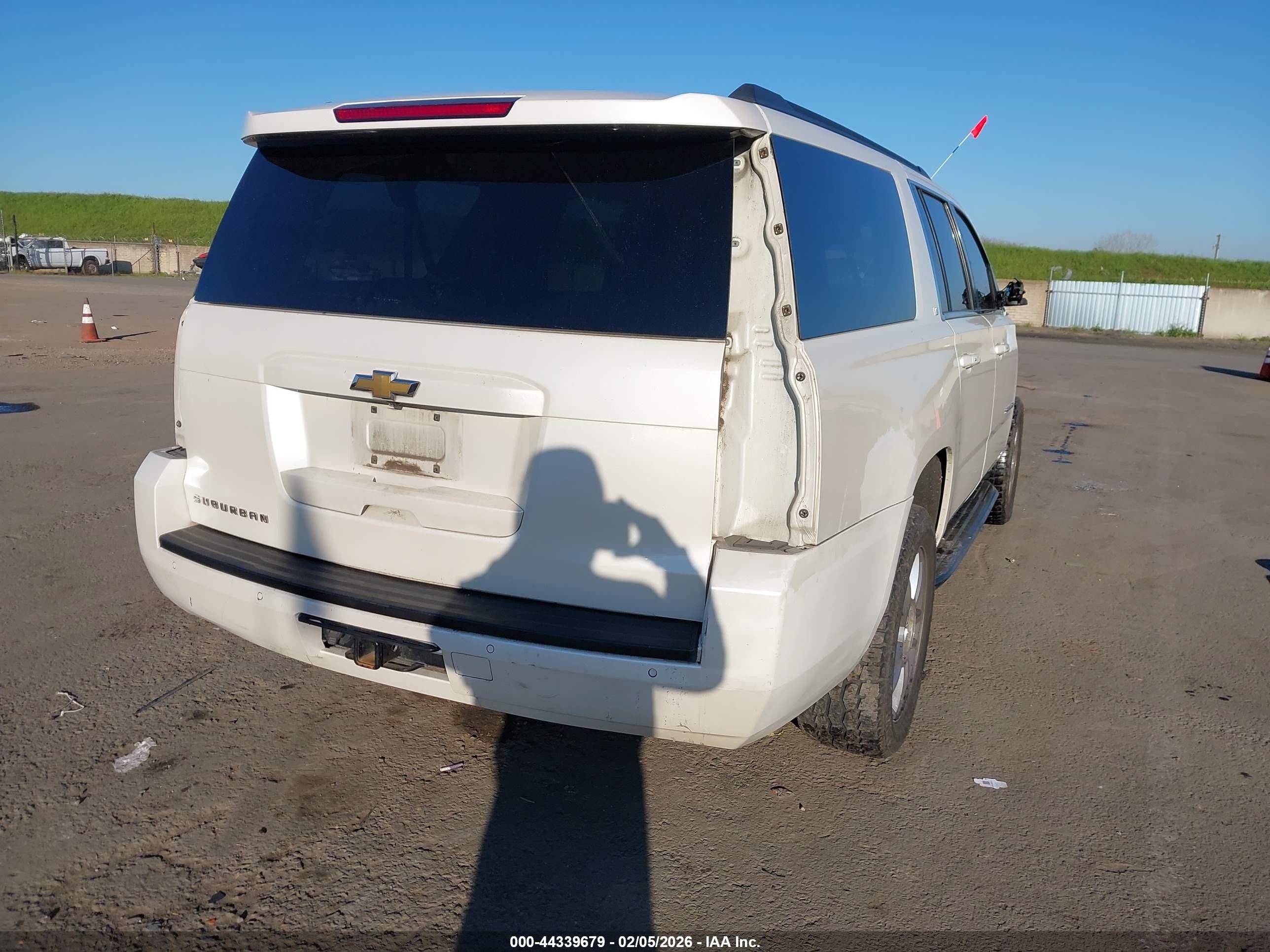 2015 Chevrolet Suburban 1500 Lt White vin: 1GNSKJKC3FR508491