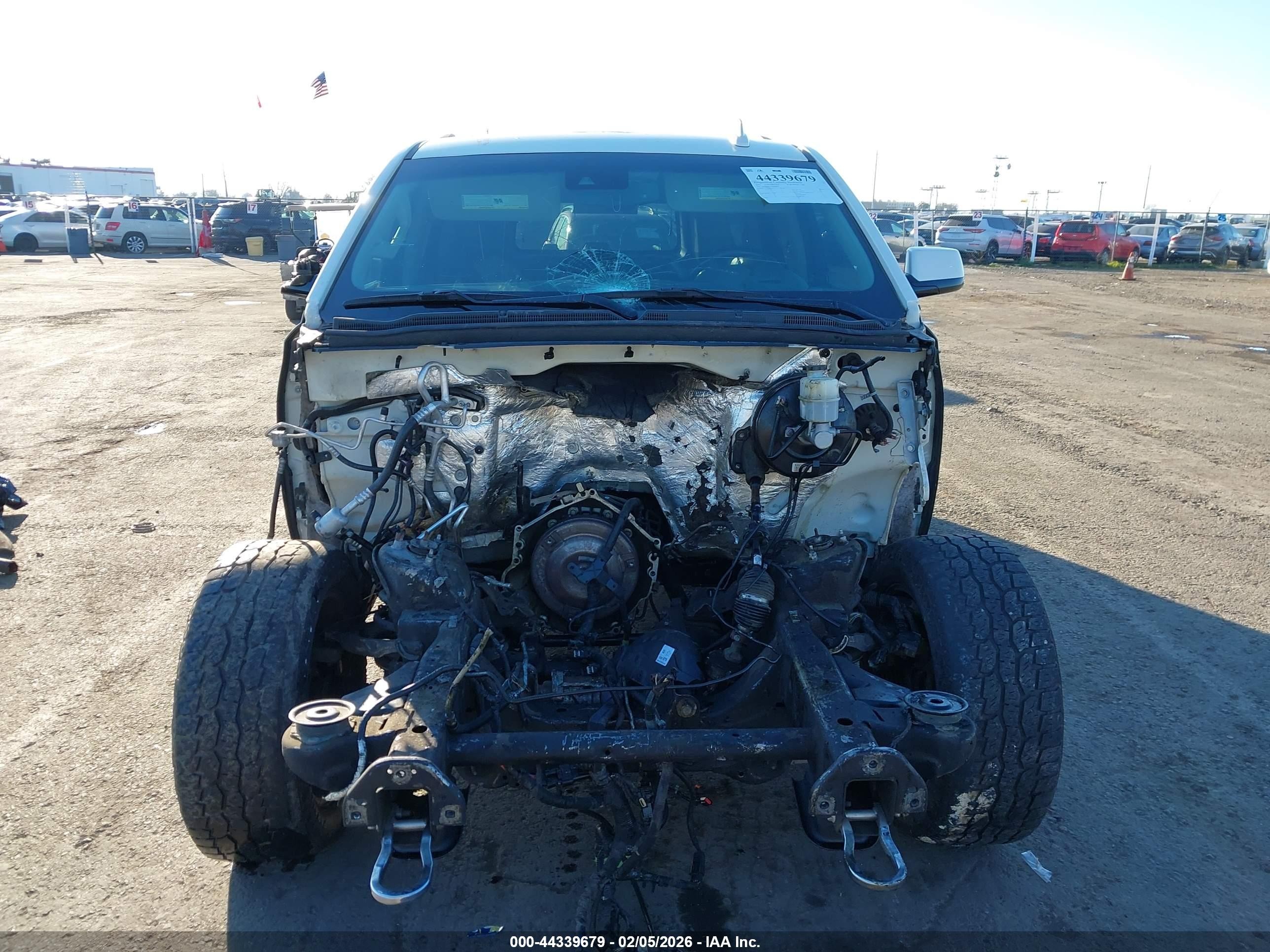 2015 Chevrolet Suburban 1500 Lt White vin: 1GNSKJKC3FR508491