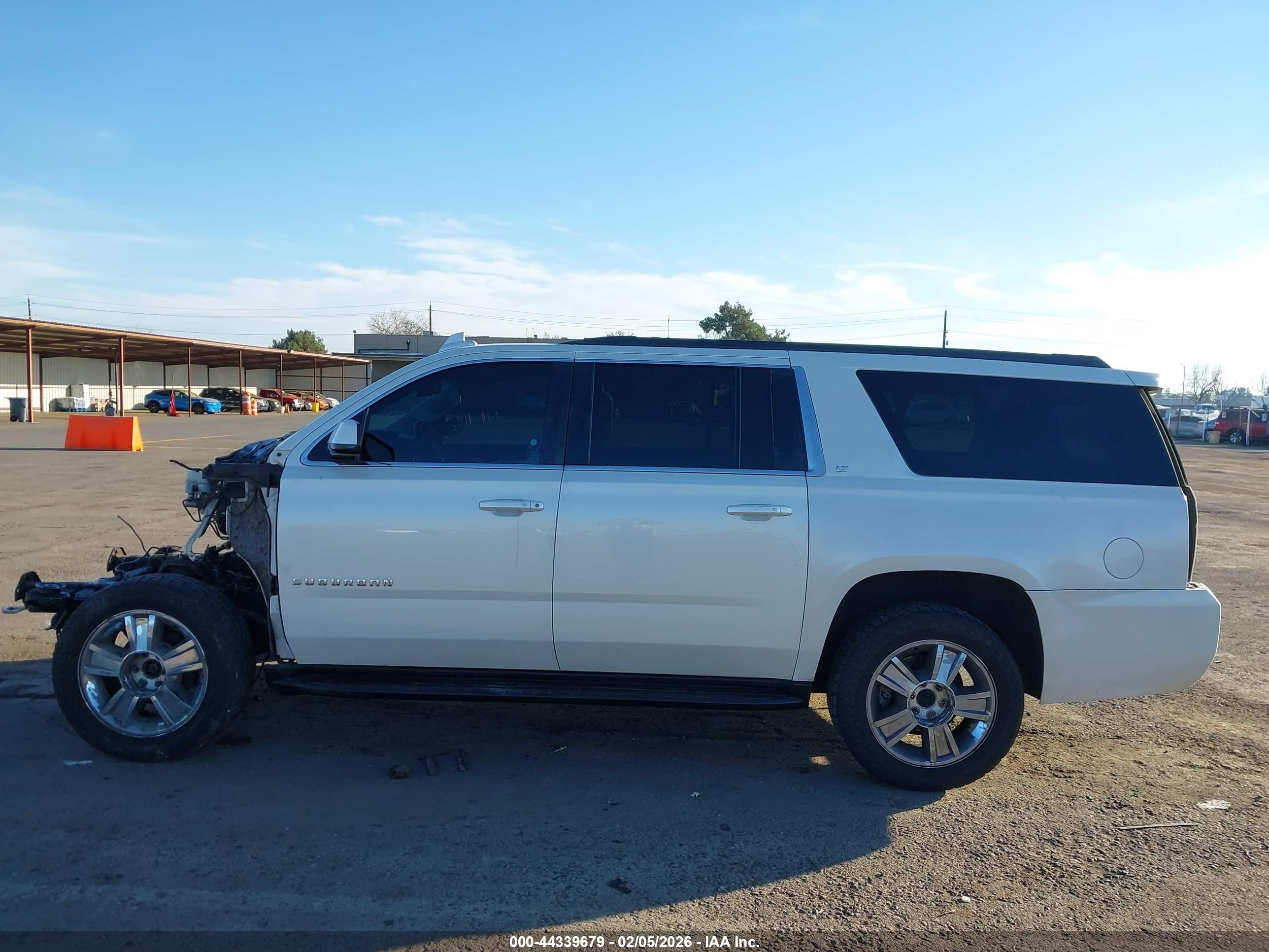 2015 Chevrolet Suburban 1500 Lt White vin: 1GNSKJKC3FR508491