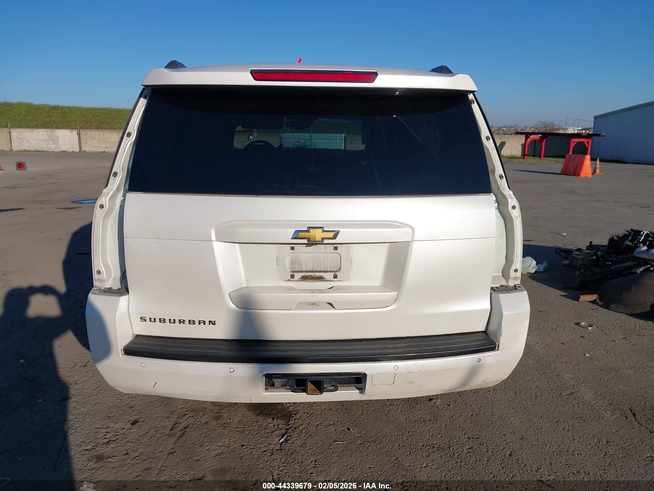 2015 Chevrolet Suburban 1500 Lt White vin: 1GNSKJKC3FR508491