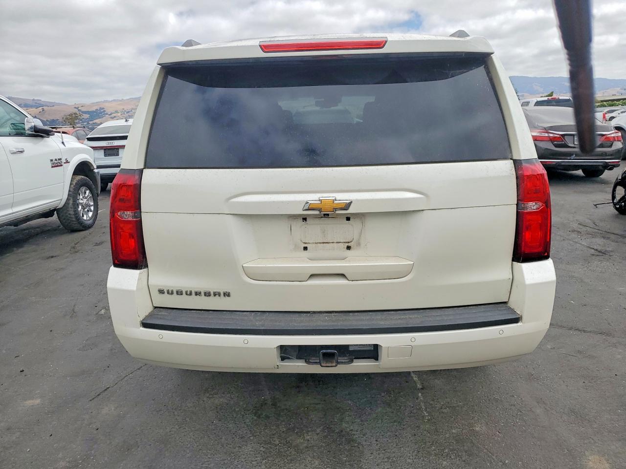 2015 Chevrolet Suburban K1500 Lt White vin: 1GNSKJKC4FR600192