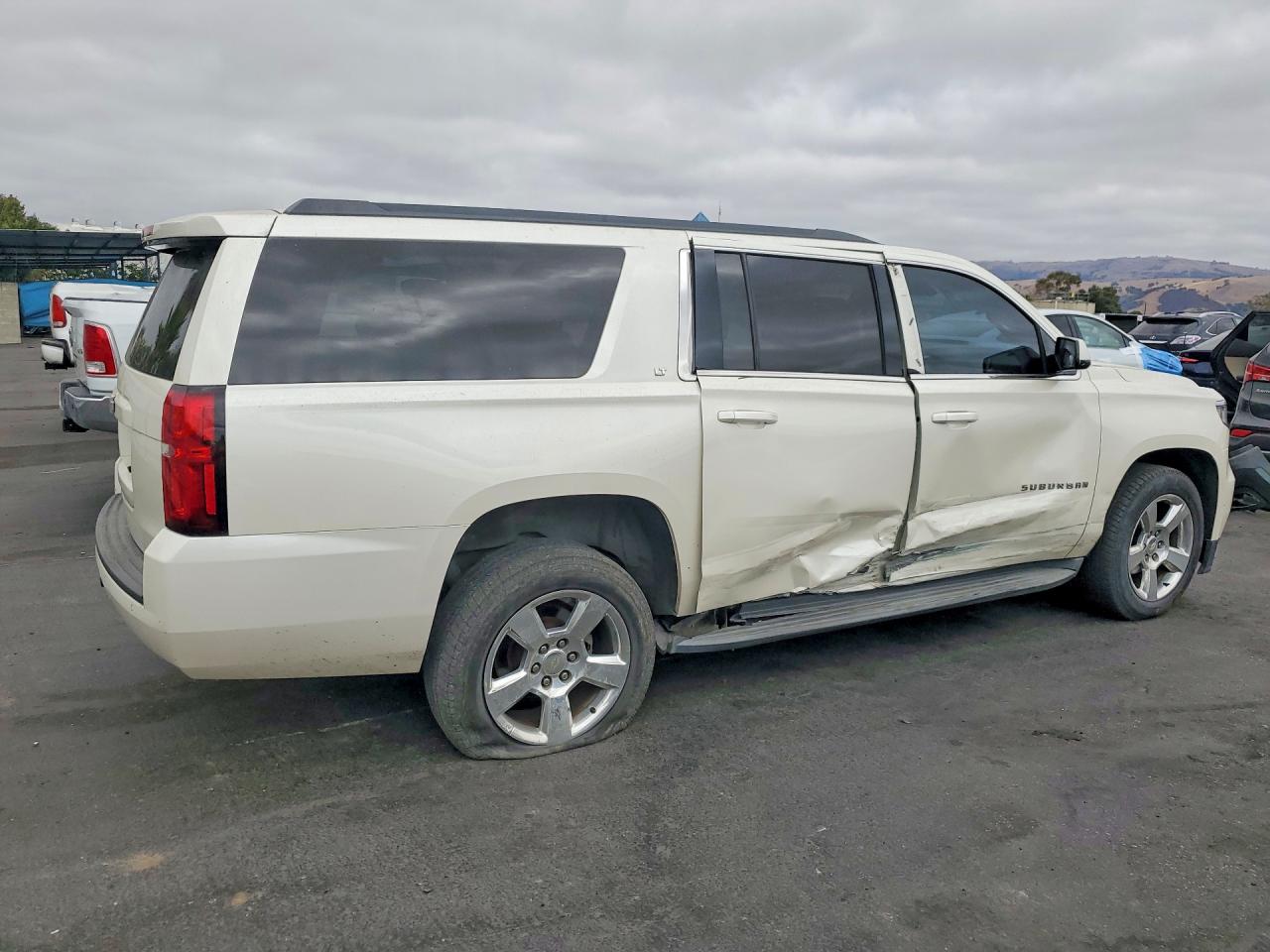 2015 Chevrolet Suburban K1500 Lt White vin: 1GNSKJKC4FR600192