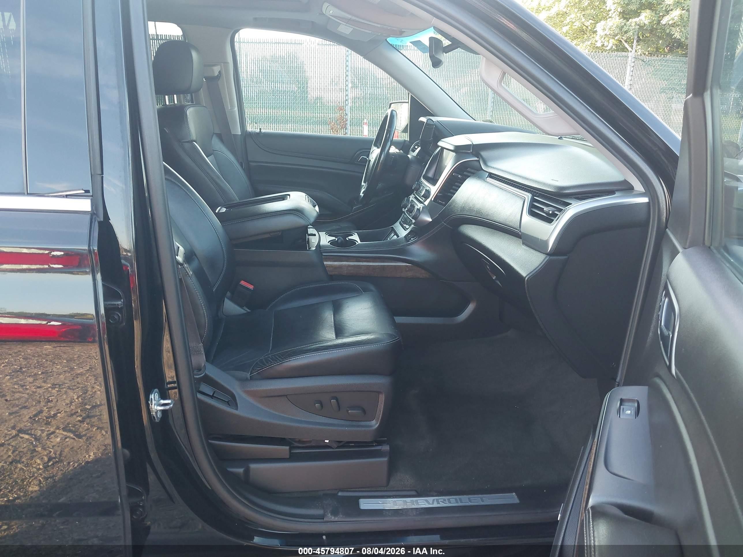2015 Chevrolet Suburban 1500 Lt Черный vin: 1GNSKJKC5FR547180