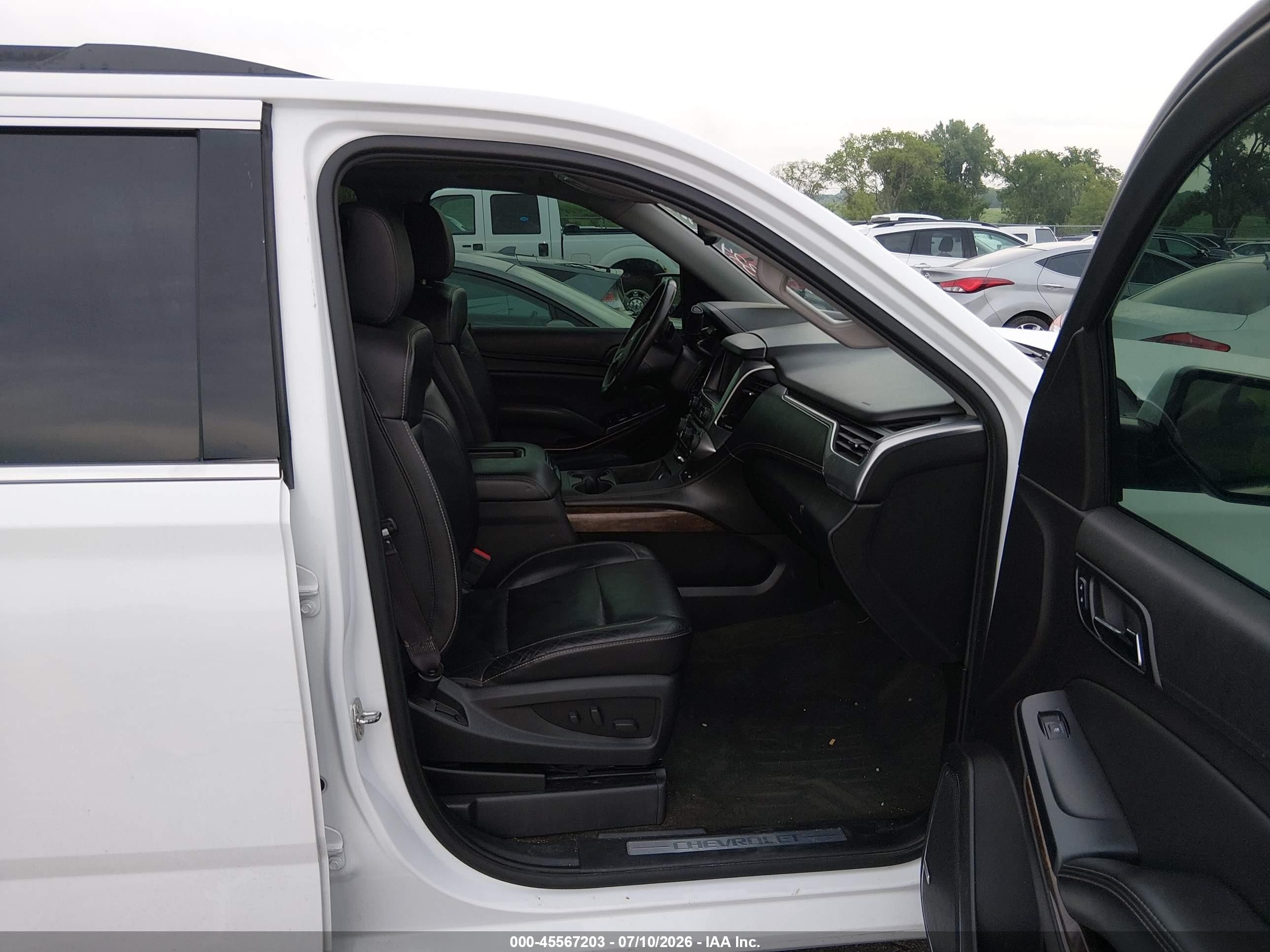 2015 Chevrolet Suburban Lt White vin: 1GNSKJKC6FR298324