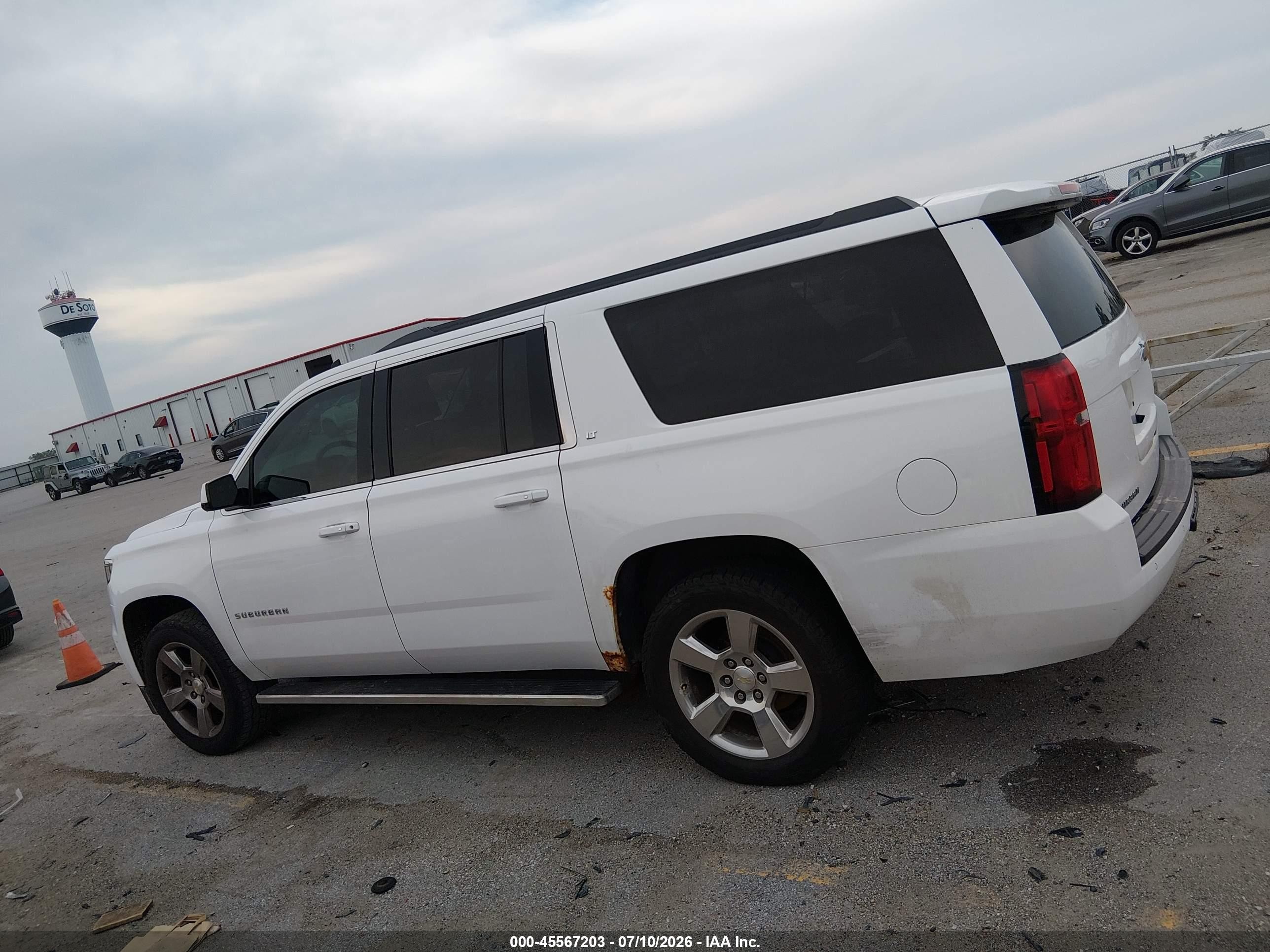 2015 Chevrolet Suburban Lt White vin: 1GNSKJKC6FR298324