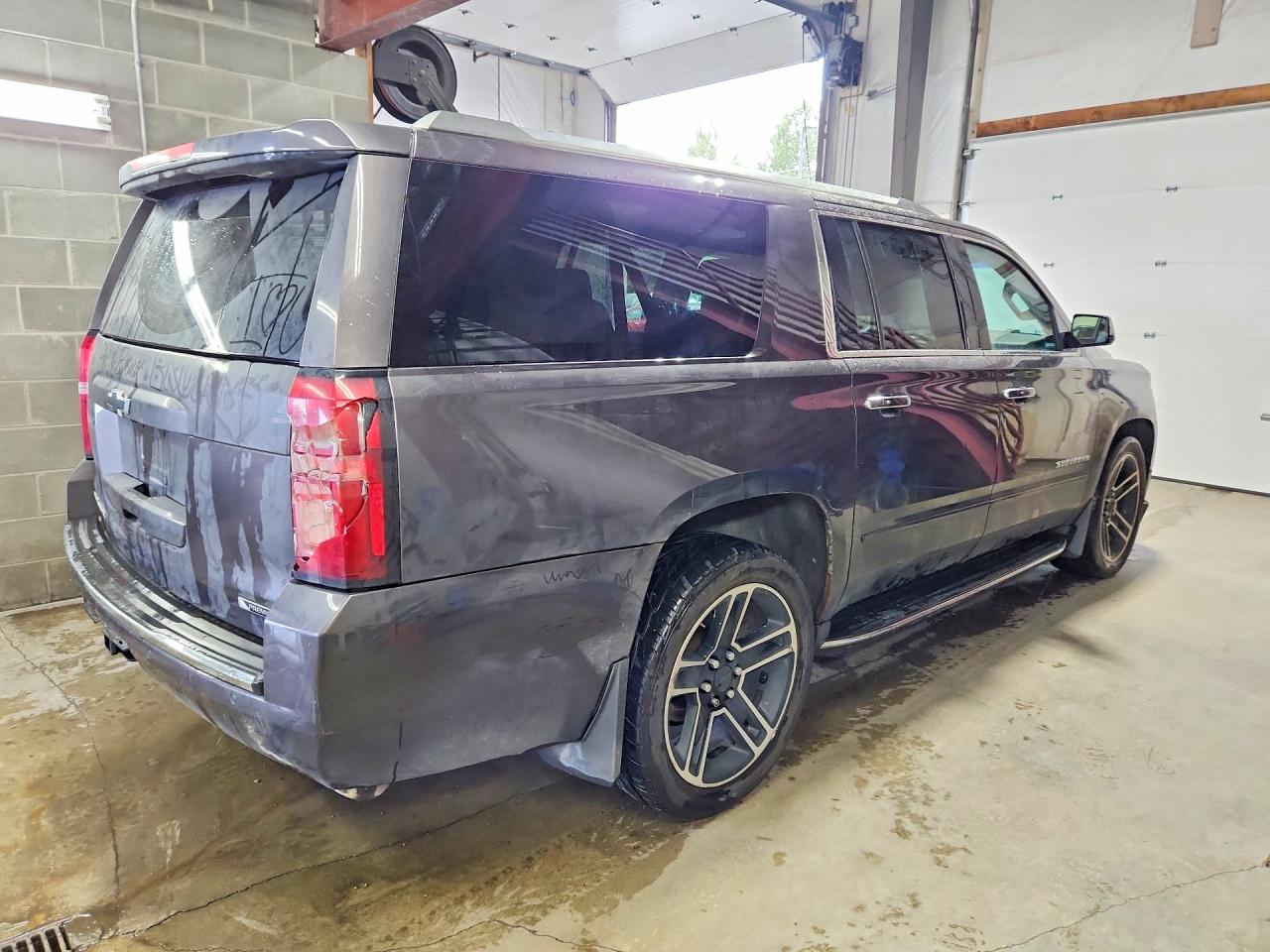 2017 Chevrolet Suburban K1500 Premier Gray vin: 1GNSKJKC9HR159663