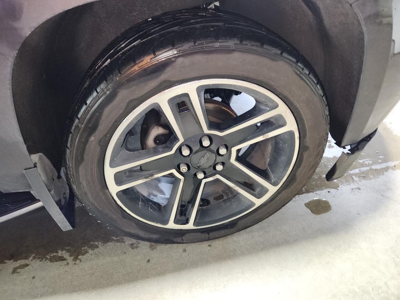 2017 Chevrolet Suburban K1500 Premier Gray vin: 1GNSKJKC9HR159663 Damage: Right Front Wheel, Curb Rash, 4 To 5 Inches