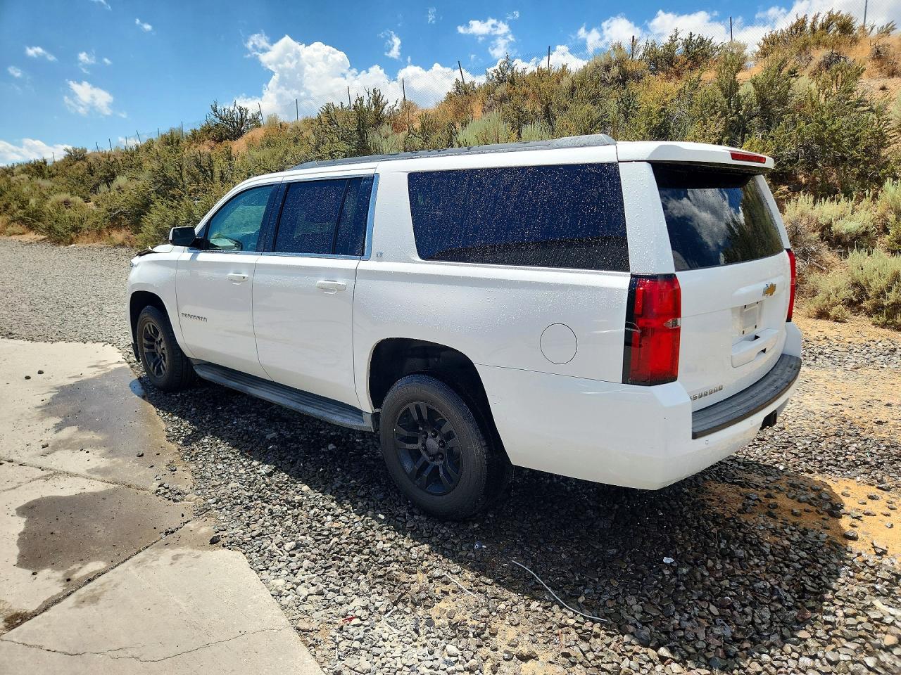 2015 Chevrolet Suburban K1500 Lt White vin: 1GNSKJKCXFR123249