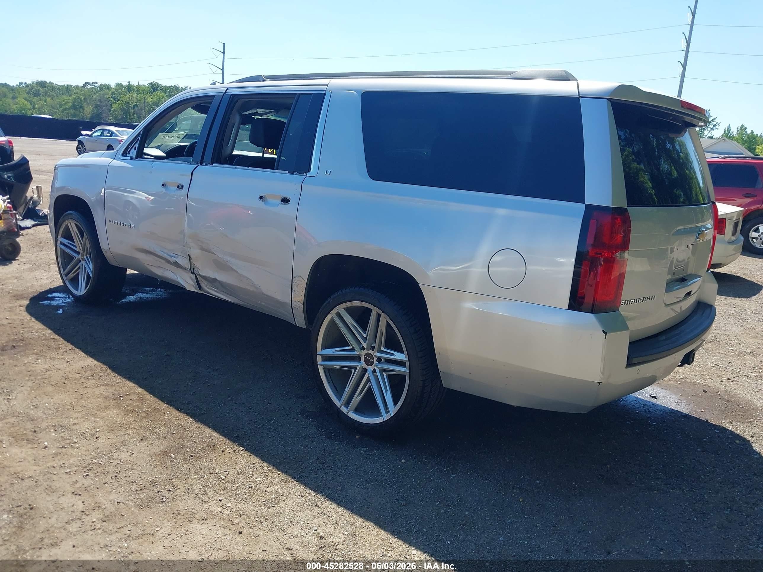 2015 Chevrolet Suburban 1500 Lt Silver vin: 1GNSKJKCXFR543111