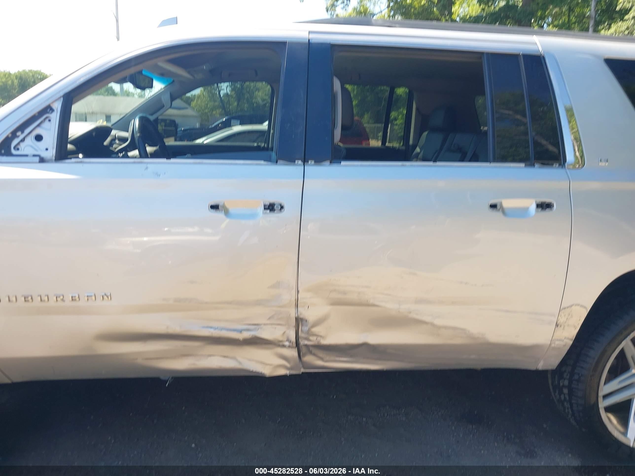 2015 Chevrolet Suburban 1500 Lt Silver vin: 1GNSKJKCXFR543111