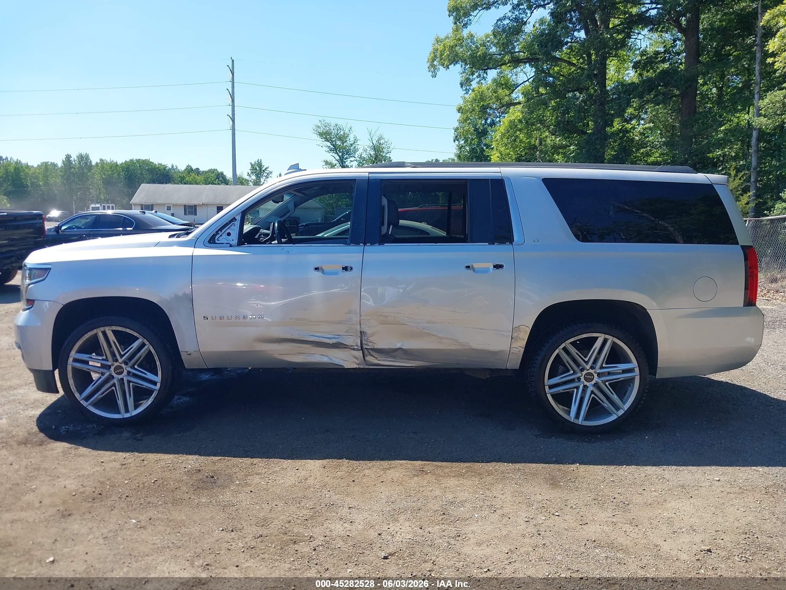 2015 Chevrolet Suburban 1500 Lt Silver vin: 1GNSKJKCXFR543111