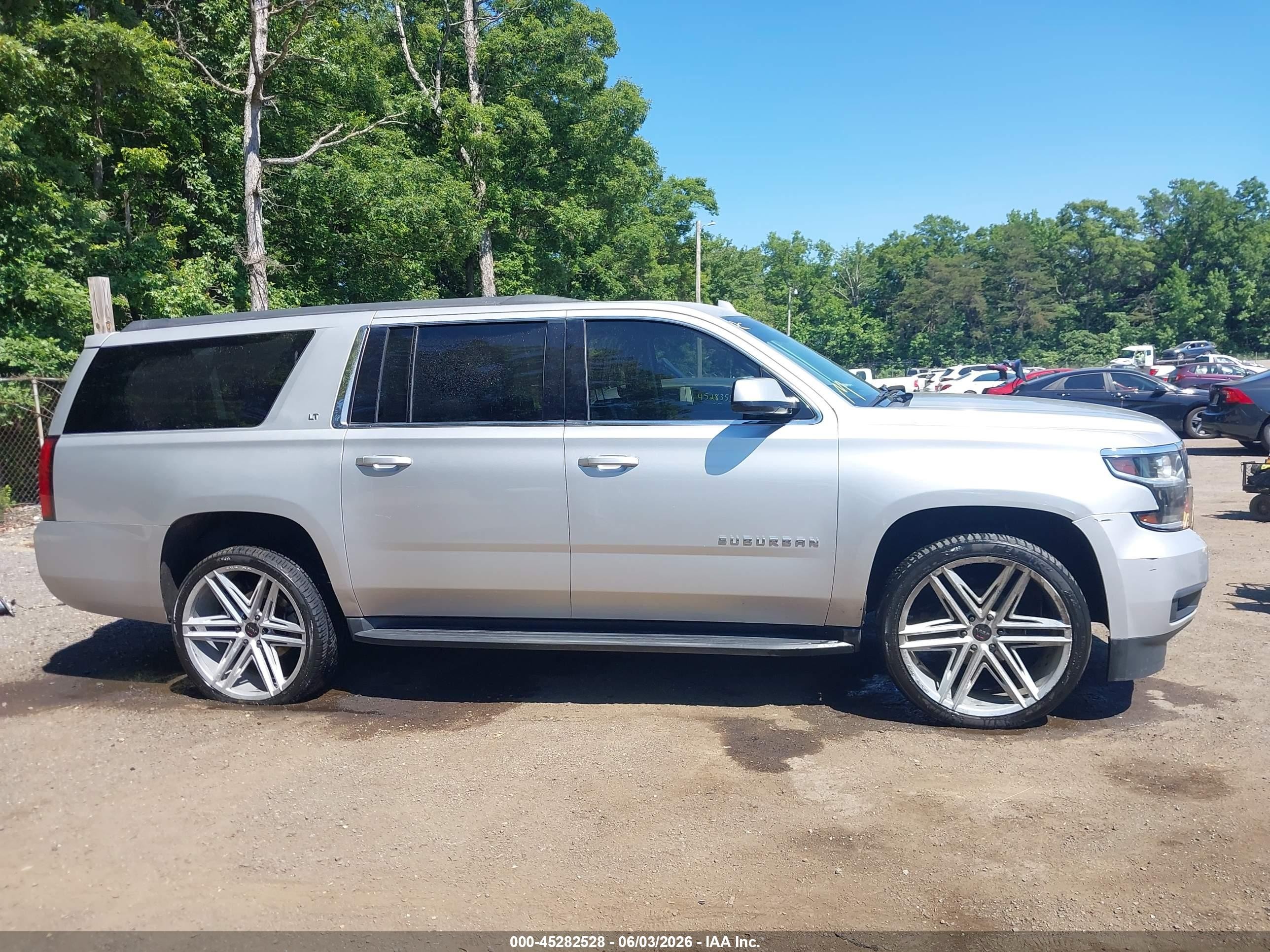 2015 Chevrolet Suburban 1500 Lt Silver vin: 1GNSKJKCXFR543111