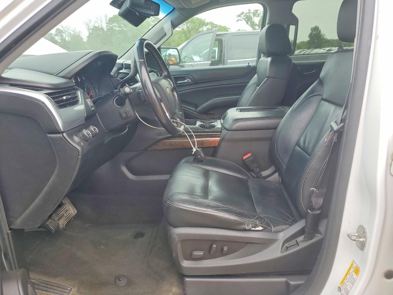 2015 Chevrolet Suburban K1500 Lt Белый vin: 1GNSKJKCXFR694871