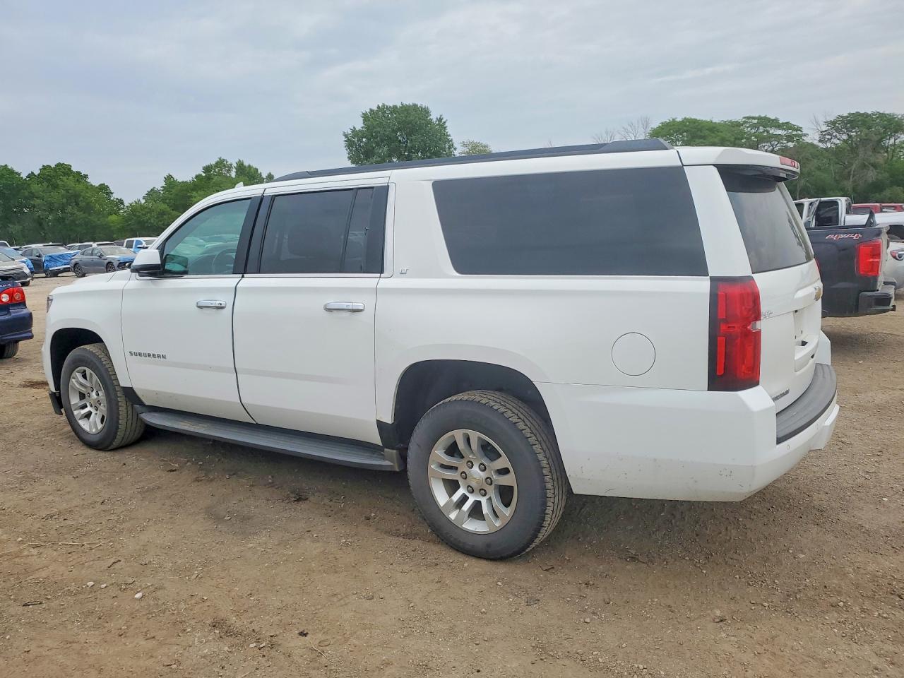 2015 Chevrolet Suburban K1500 Lt Белый vin: 1GNSKJKCXFR694871