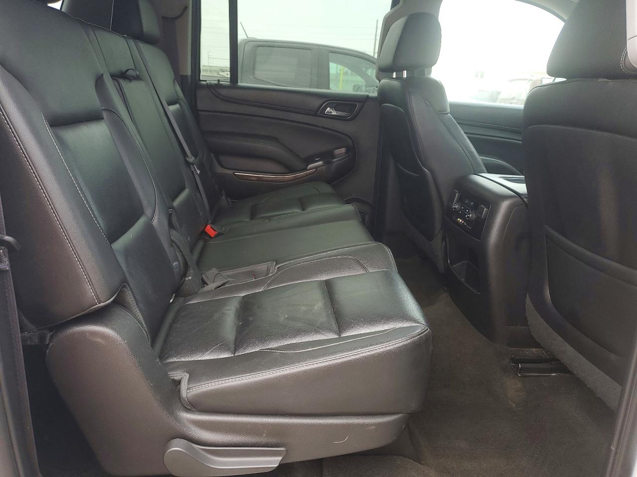 2015 Chevrolet Suburban K1500 Lt Белый vin: 1GNSKJKCXFR694871