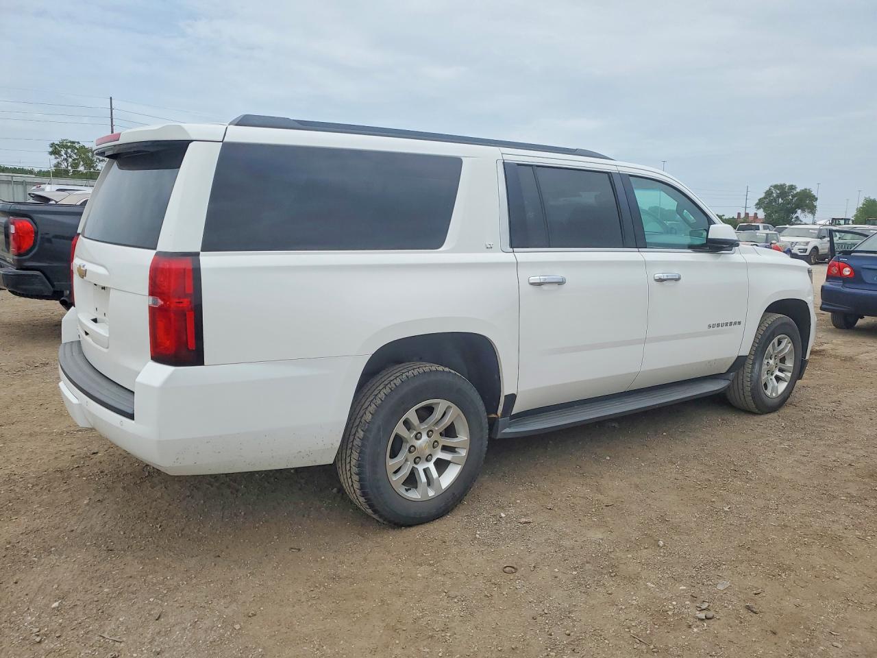 2015 Chevrolet Suburban K1500 Lt Белый vin: 1GNSKJKCXFR694871