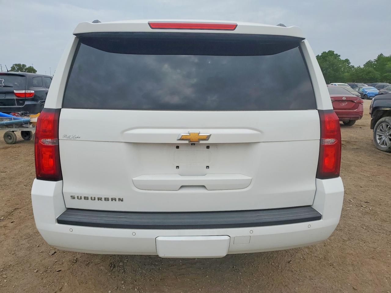 2015 Chevrolet Suburban K1500 Lt Белый vin: 1GNSKJKCXFR694871