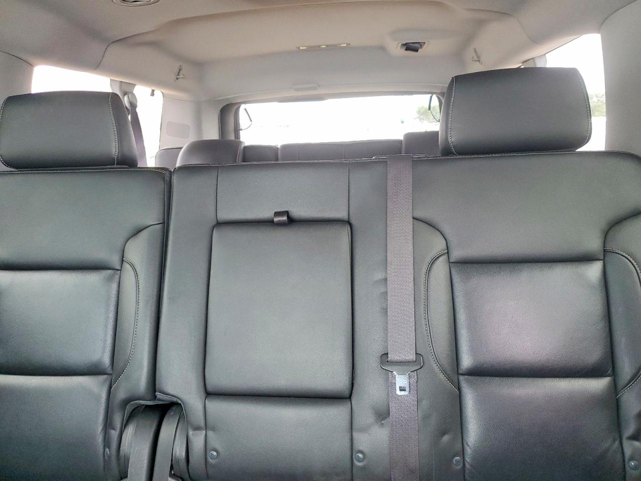 2015 Chevrolet Suburban K1500 Lt Белый vin: 1GNSKJKCXFR694871