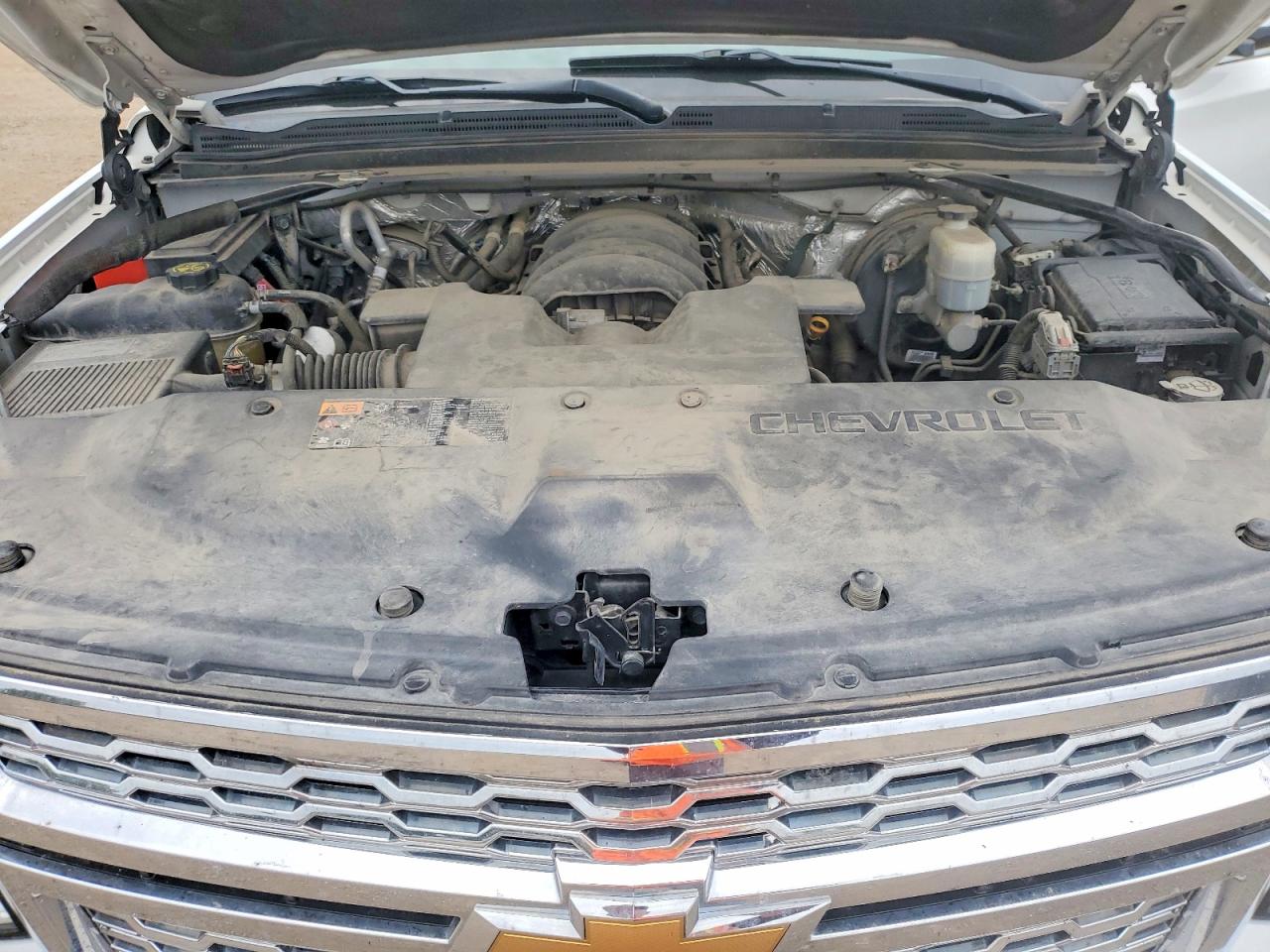 2015 Chevrolet Suburban K1500 Lt Белый vin: 1GNSKJKCXFR694871