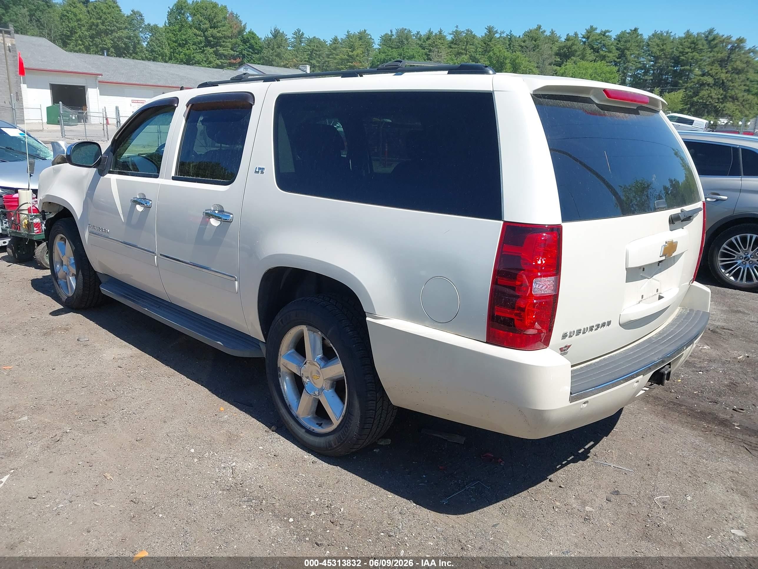 2012 Chevrolet Suburban 1500 Ltz White vin: 1GNSKKE71CR322366