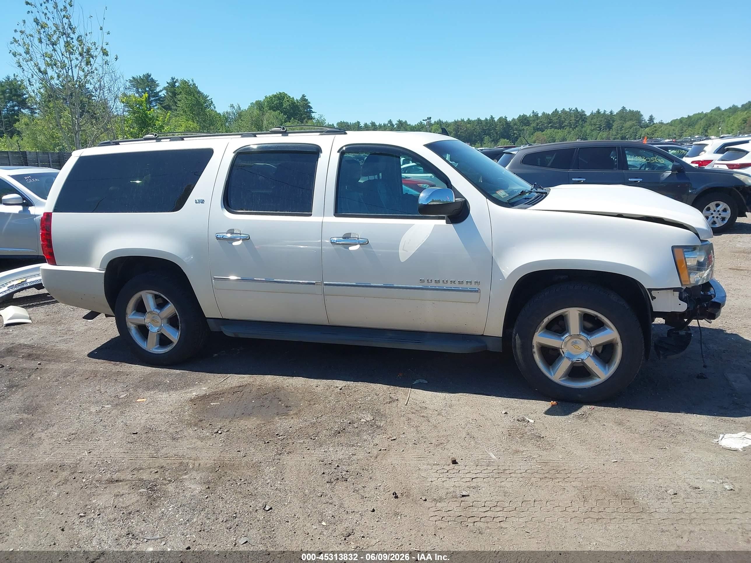 2012 Chevrolet Suburban 1500 Ltz White vin: 1GNSKKE71CR322366