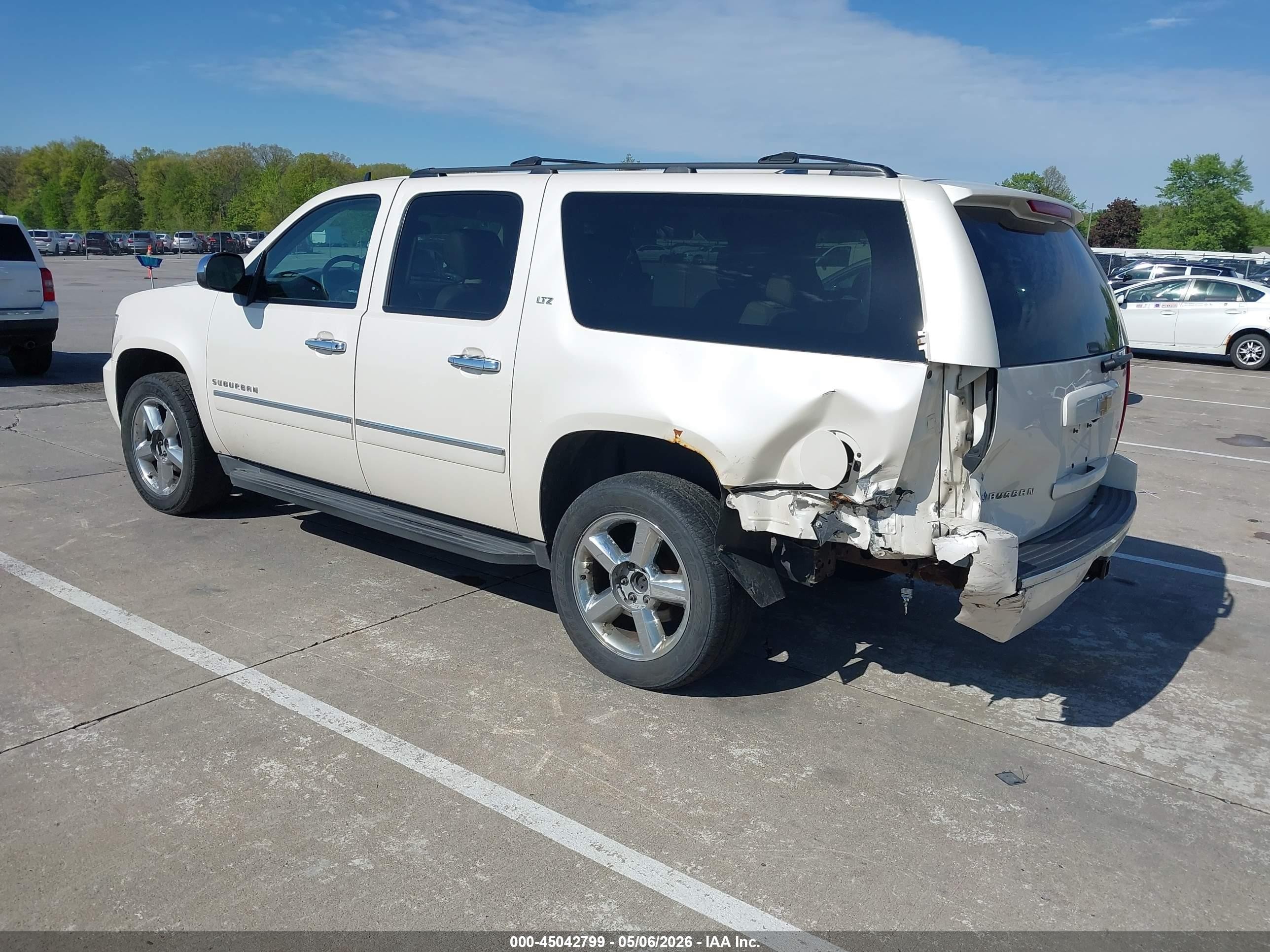 2013 Chevrolet Suburban 1500 Ltz Белый vin: 1GNSKKE71DR343431