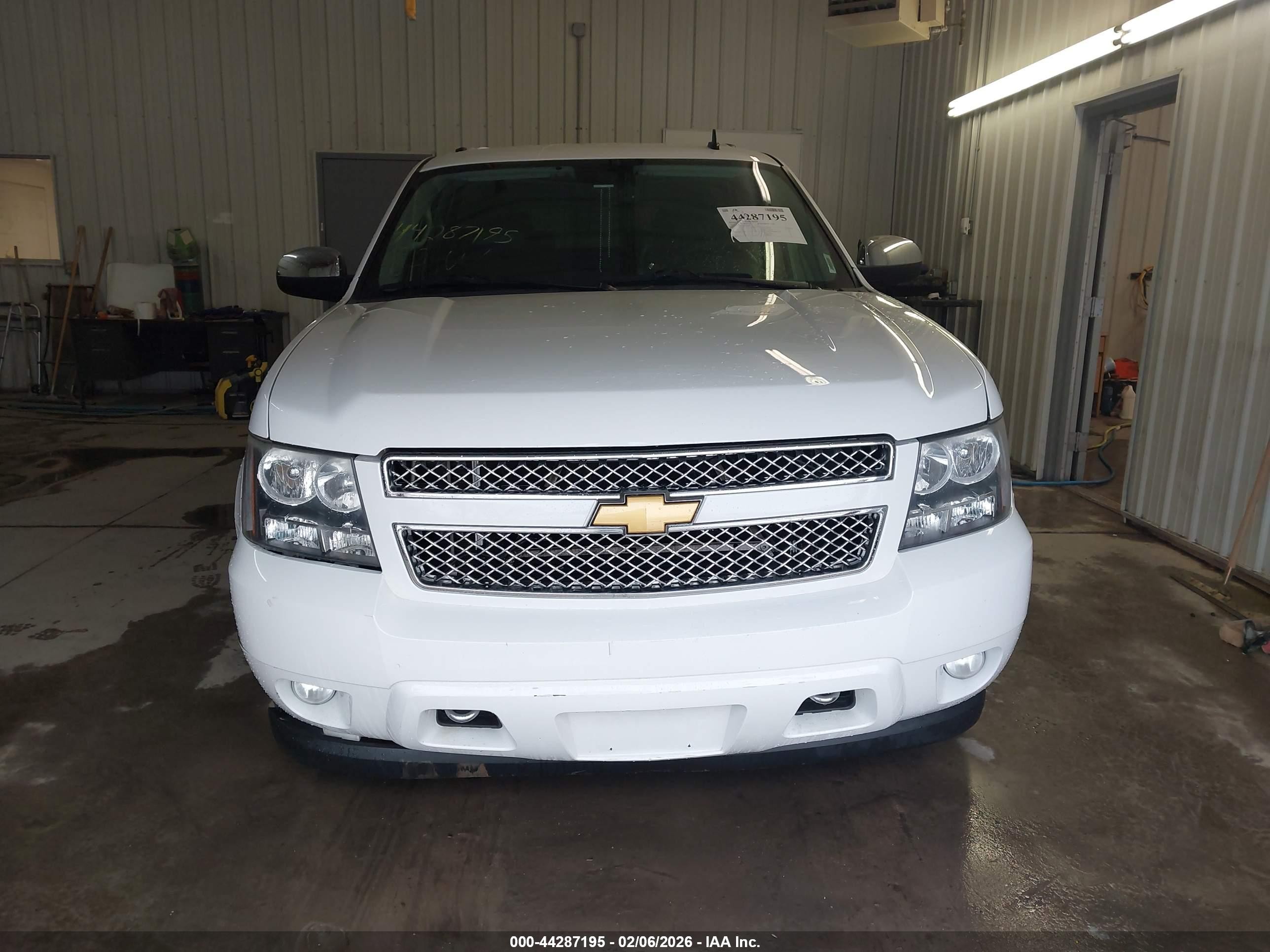 2013 Chevrolet Suburban 1500 Ltz White vin: 1GNSKKE72DR156067