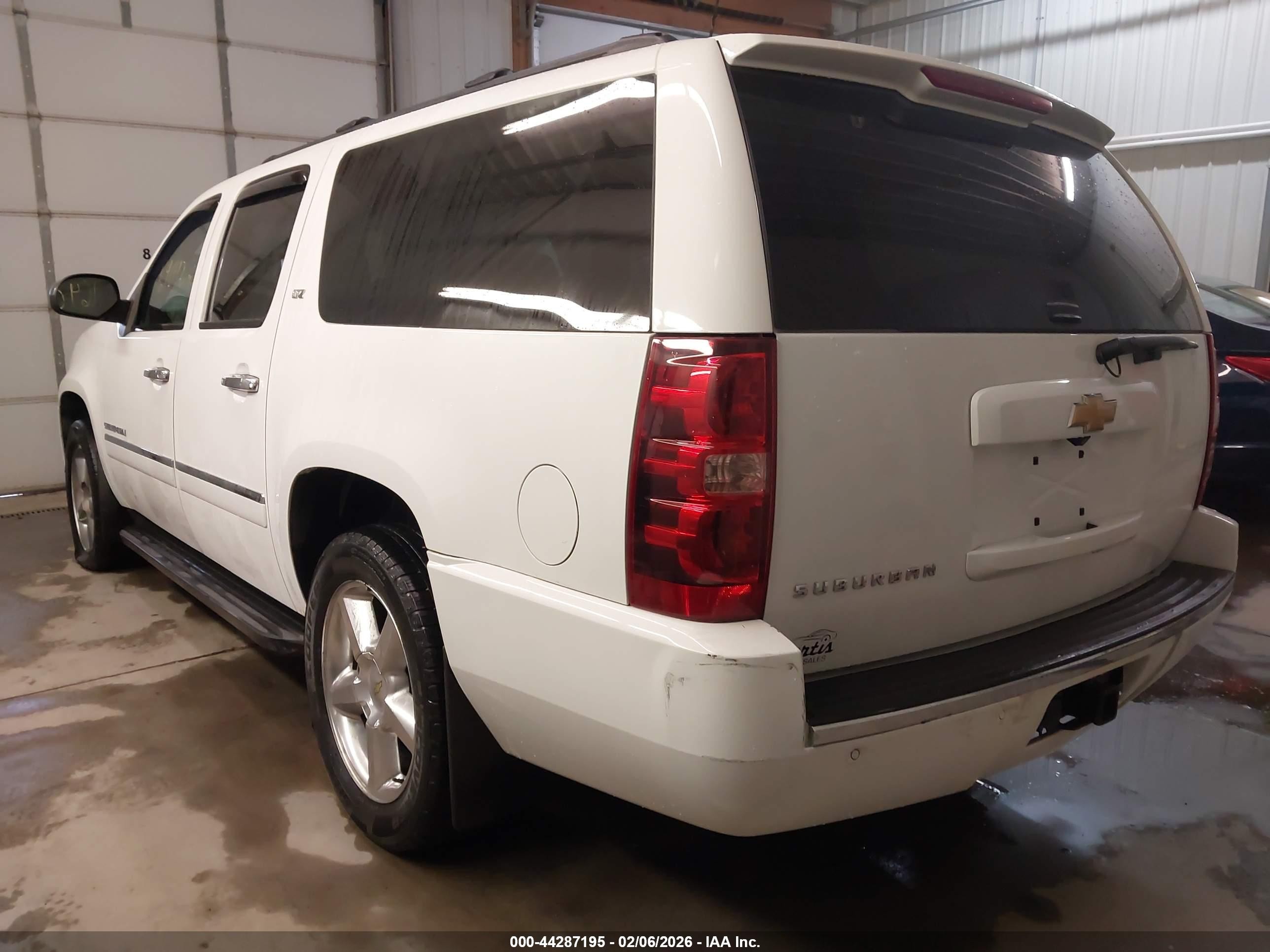 2013 Chevrolet Suburban 1500 Ltz White vin: 1GNSKKE72DR156067
