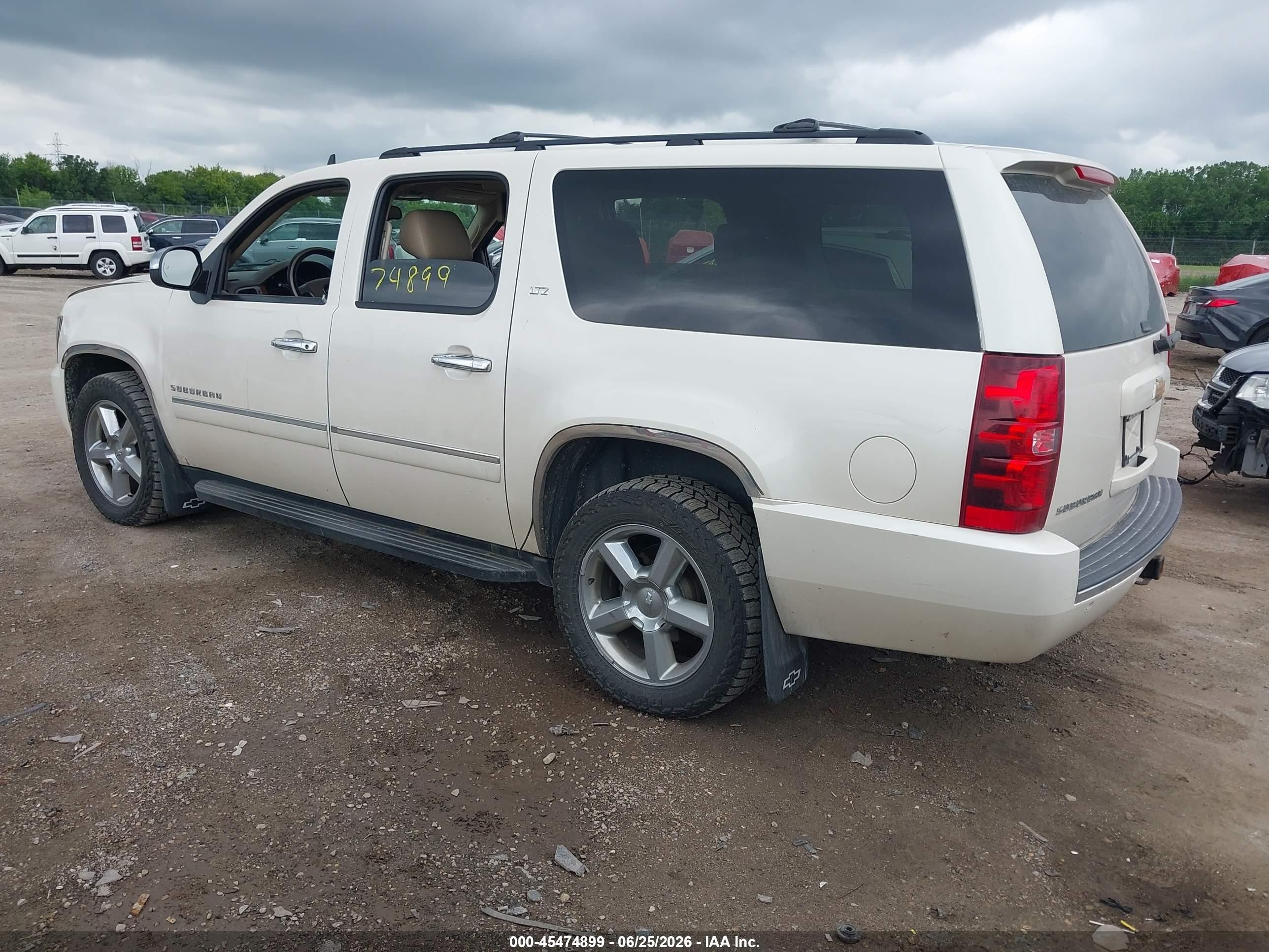 2013 Chevrolet Suburban Ltz White vin: 1GNSKKE72DR232192