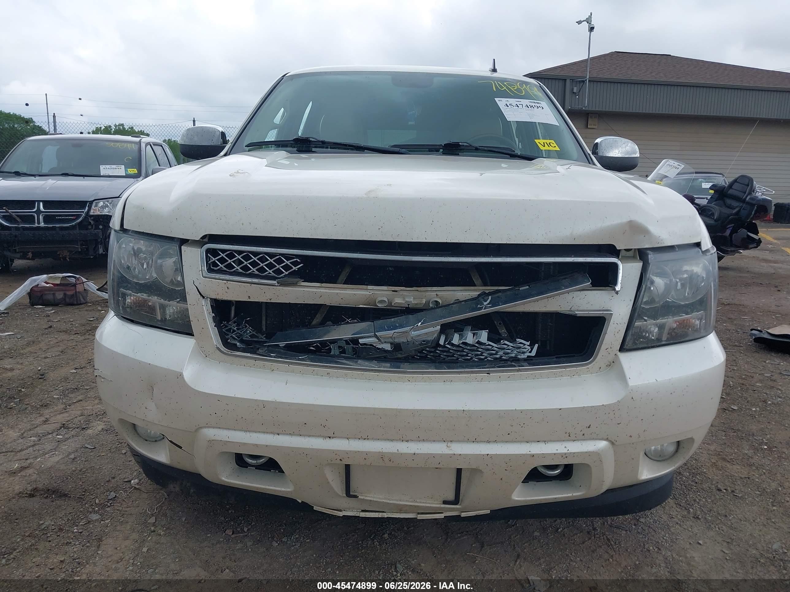 2013 Chevrolet Suburban Ltz White vin: 1GNSKKE72DR232192