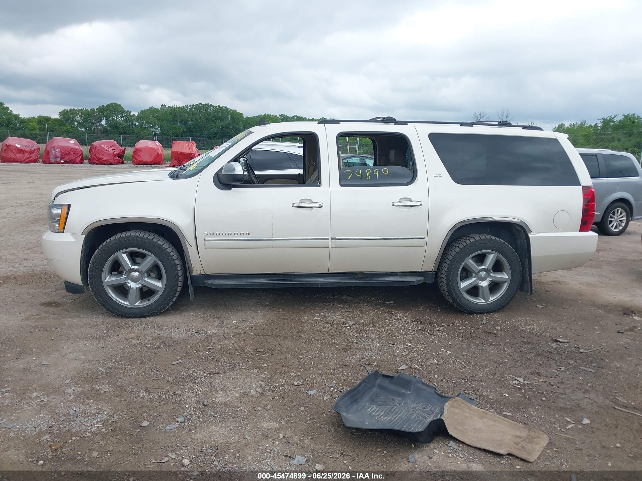 2013 Chevrolet Suburban Ltz White vin: 1GNSKKE72DR232192