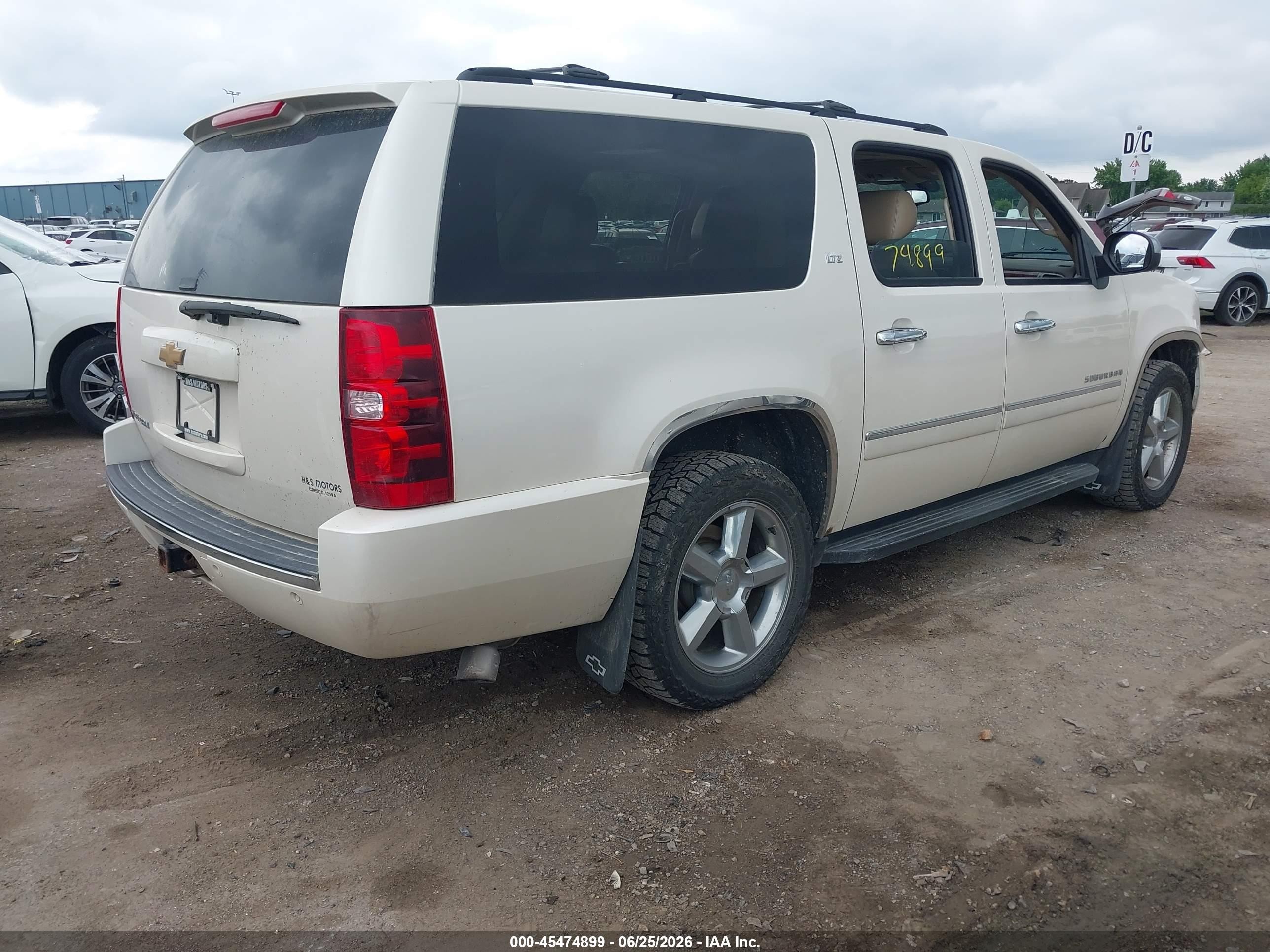 2013 Chevrolet Suburban Ltz White vin: 1GNSKKE72DR232192